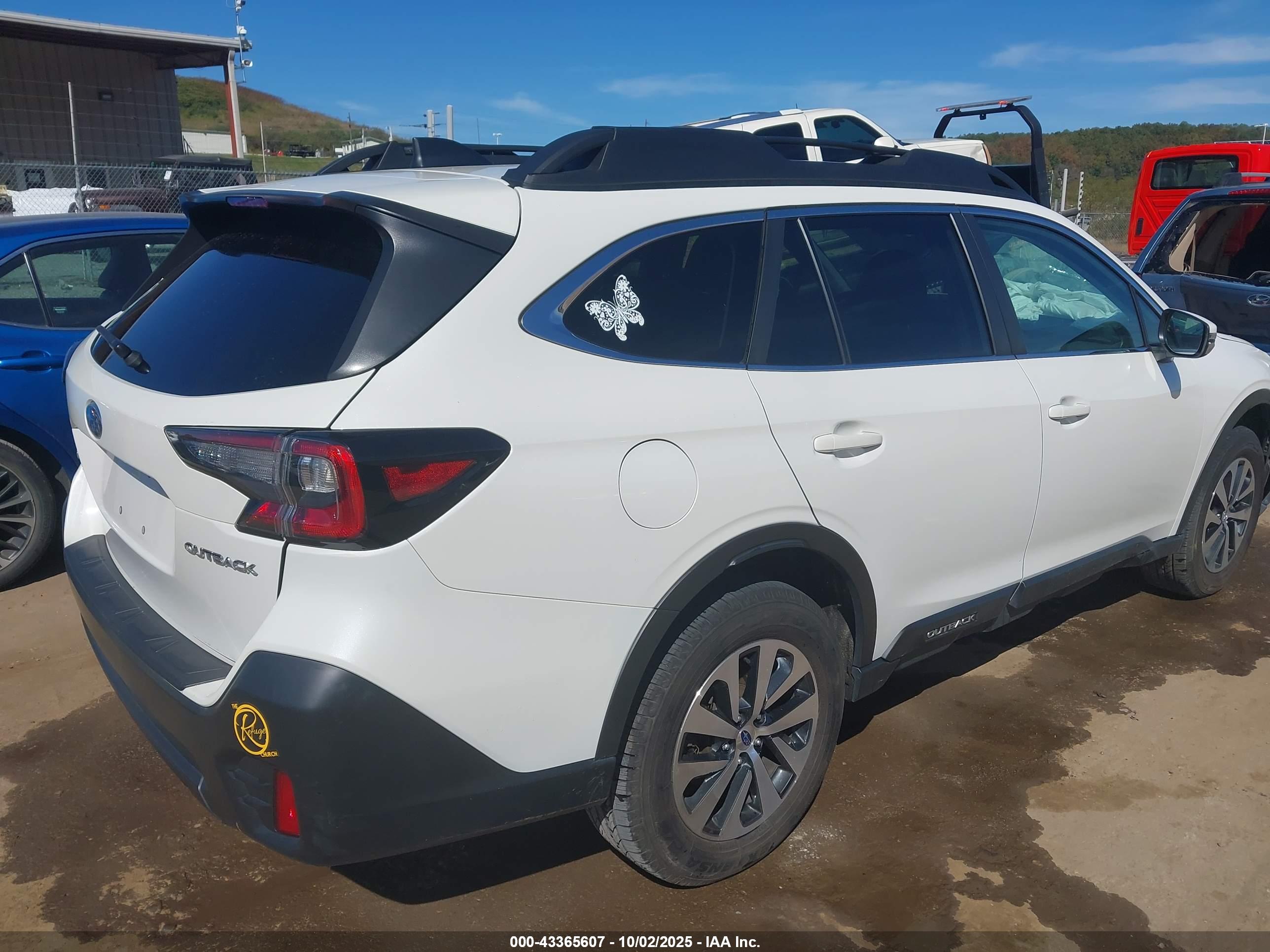 SUBARU OUTBACK image 4