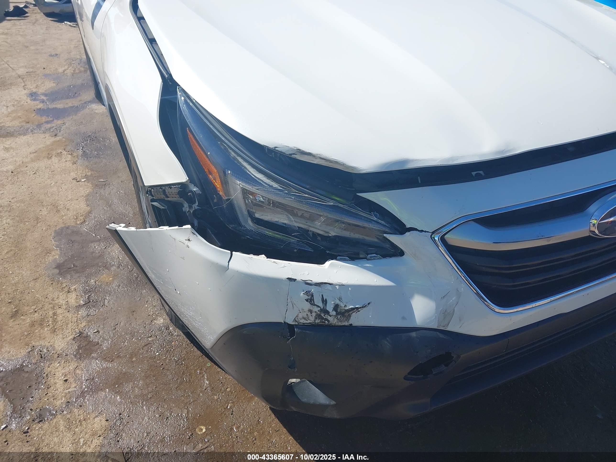 SUBARU OUTBACK image 6