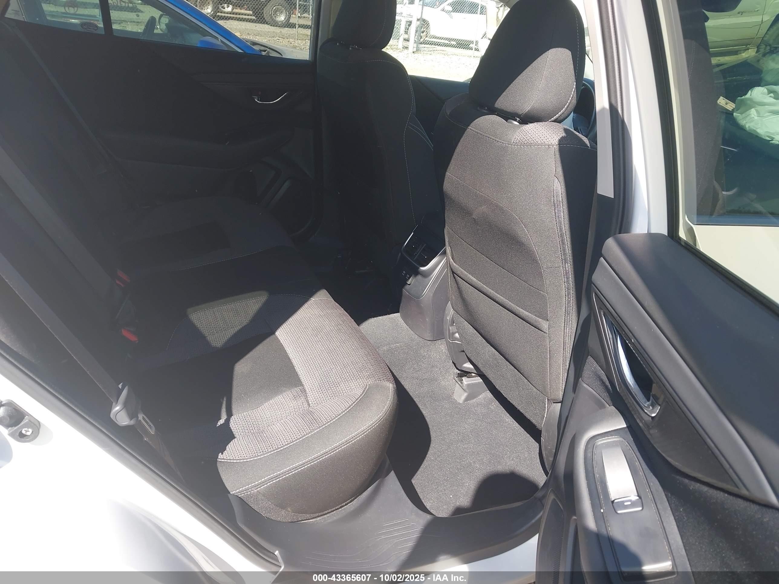 SUBARU OUTBACK image 8