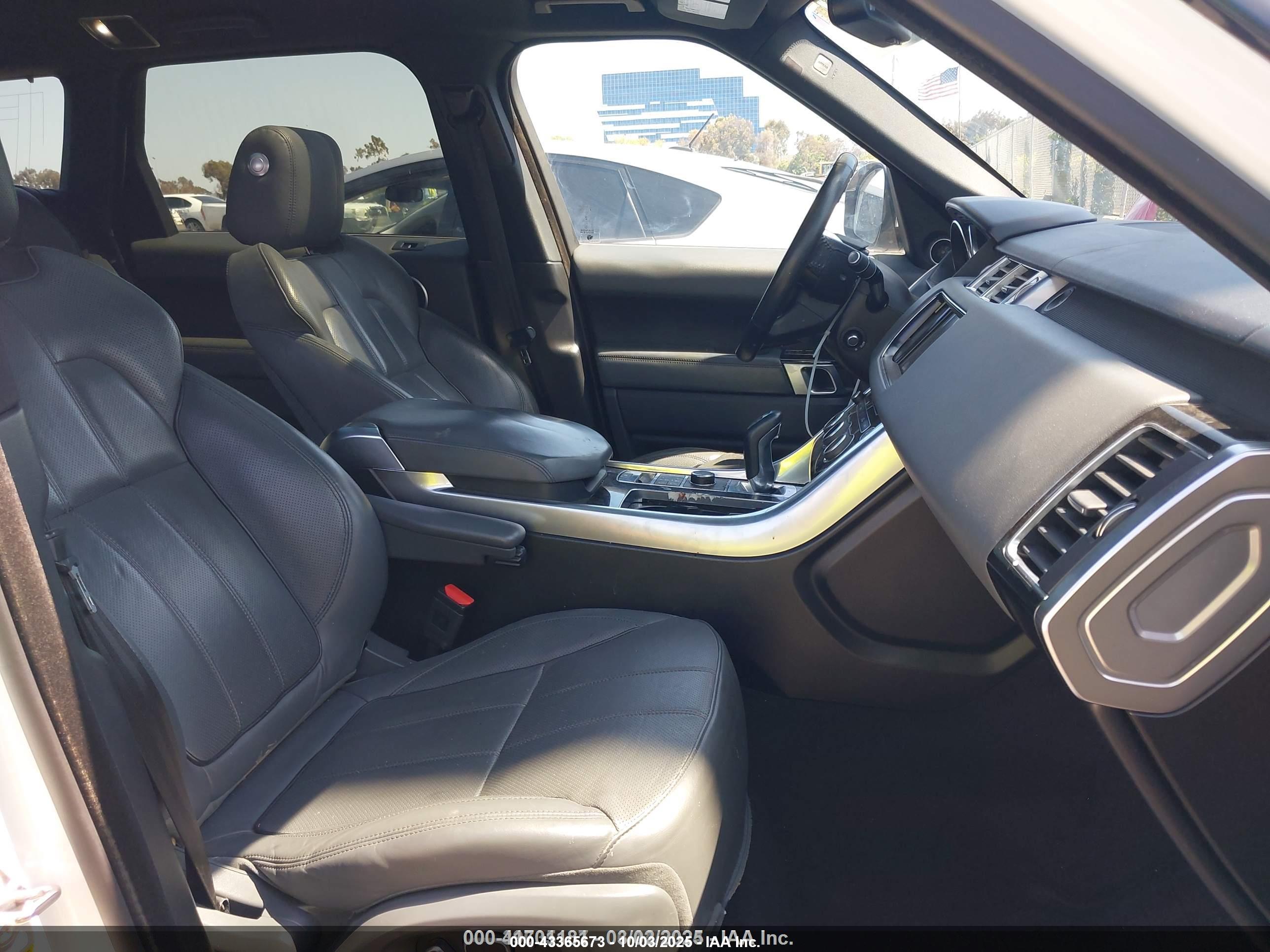 LAND ROVER image 5