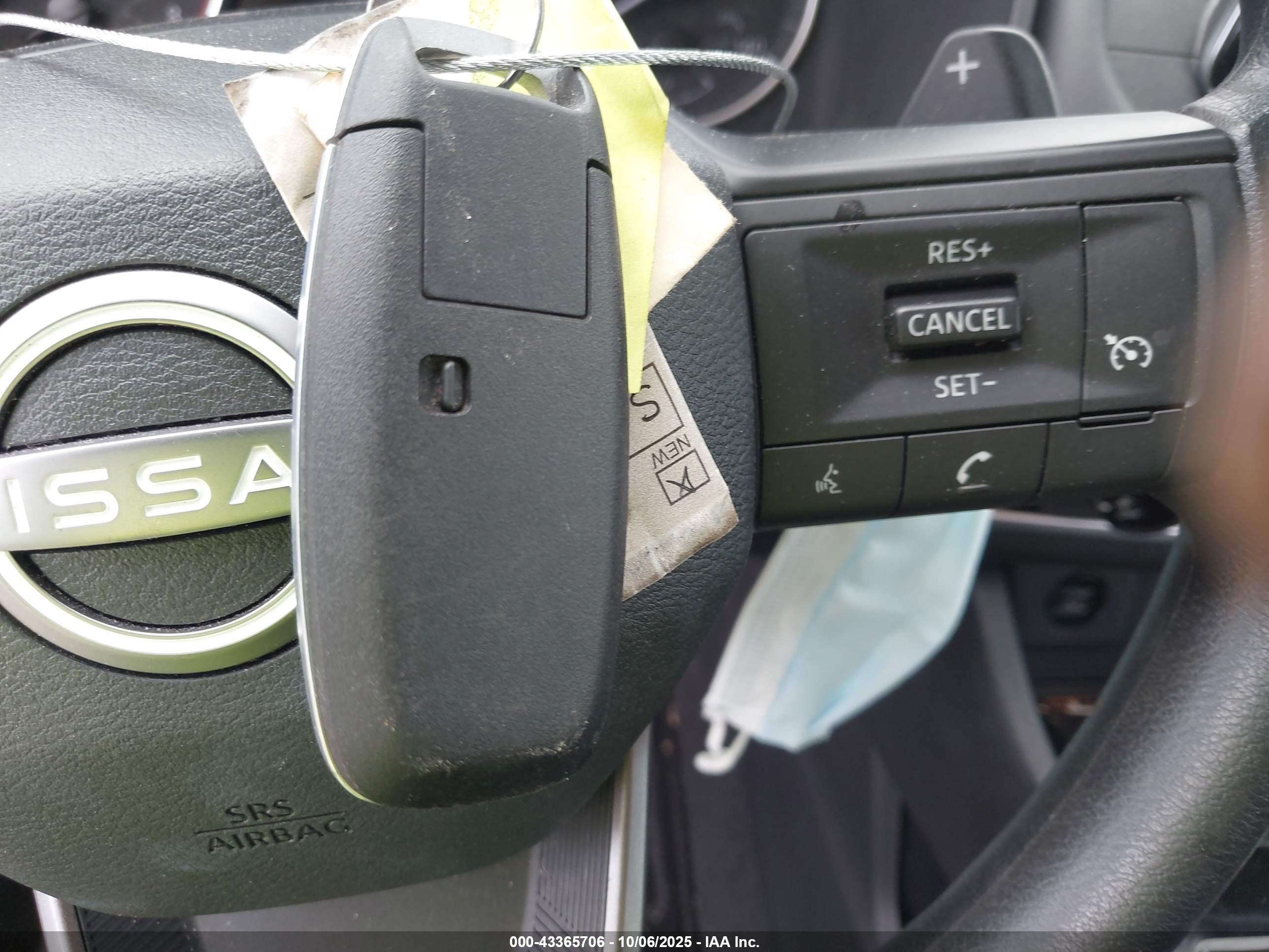 NISSAN ROGUE image 11