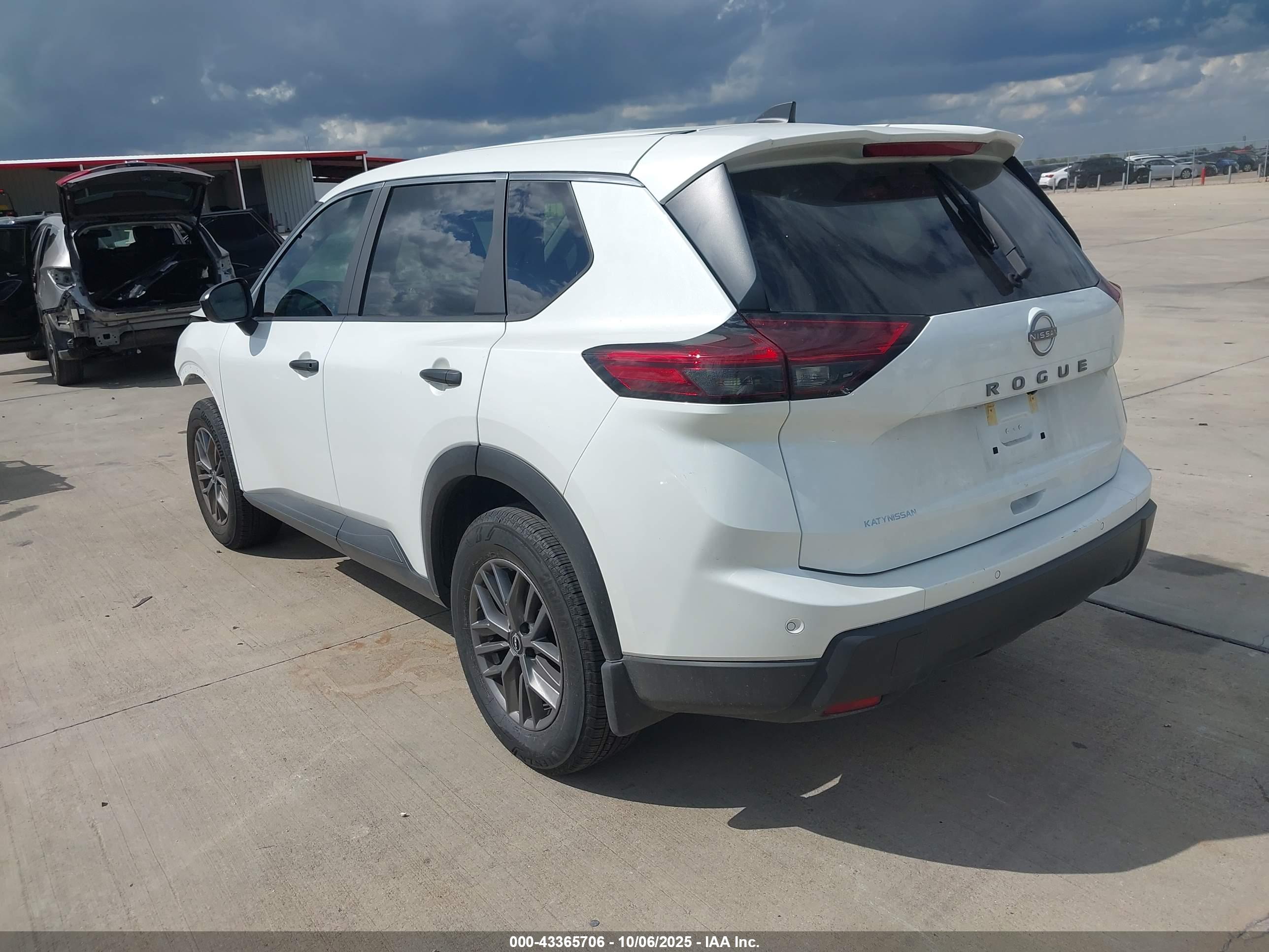 NISSAN ROGUE image 3