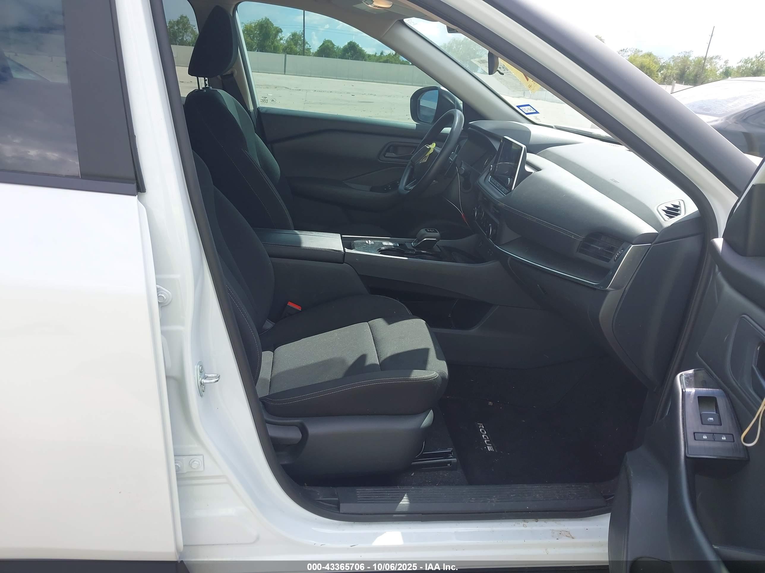 NISSAN ROGUE image 5