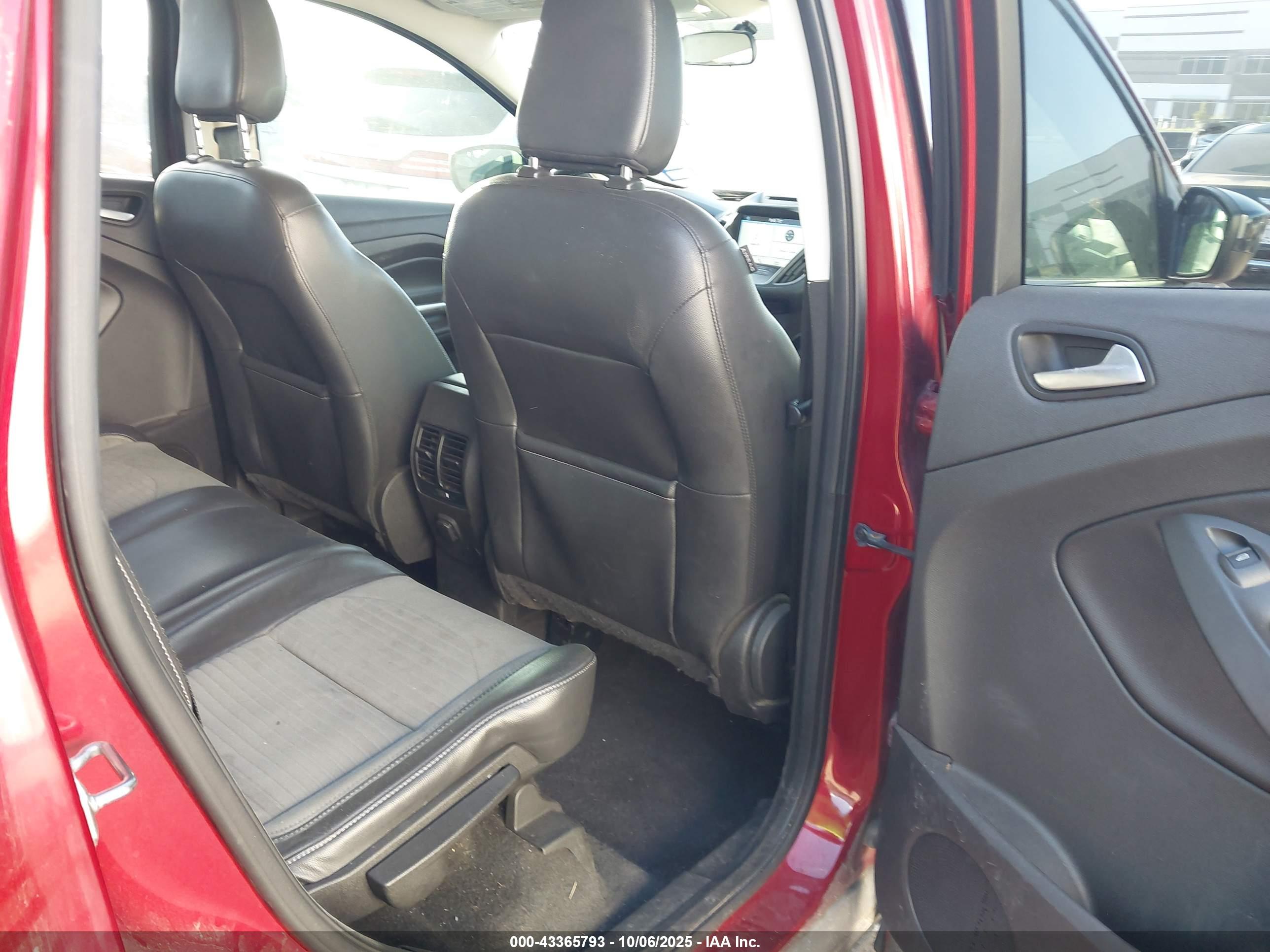 FORD ESCAPE image 8