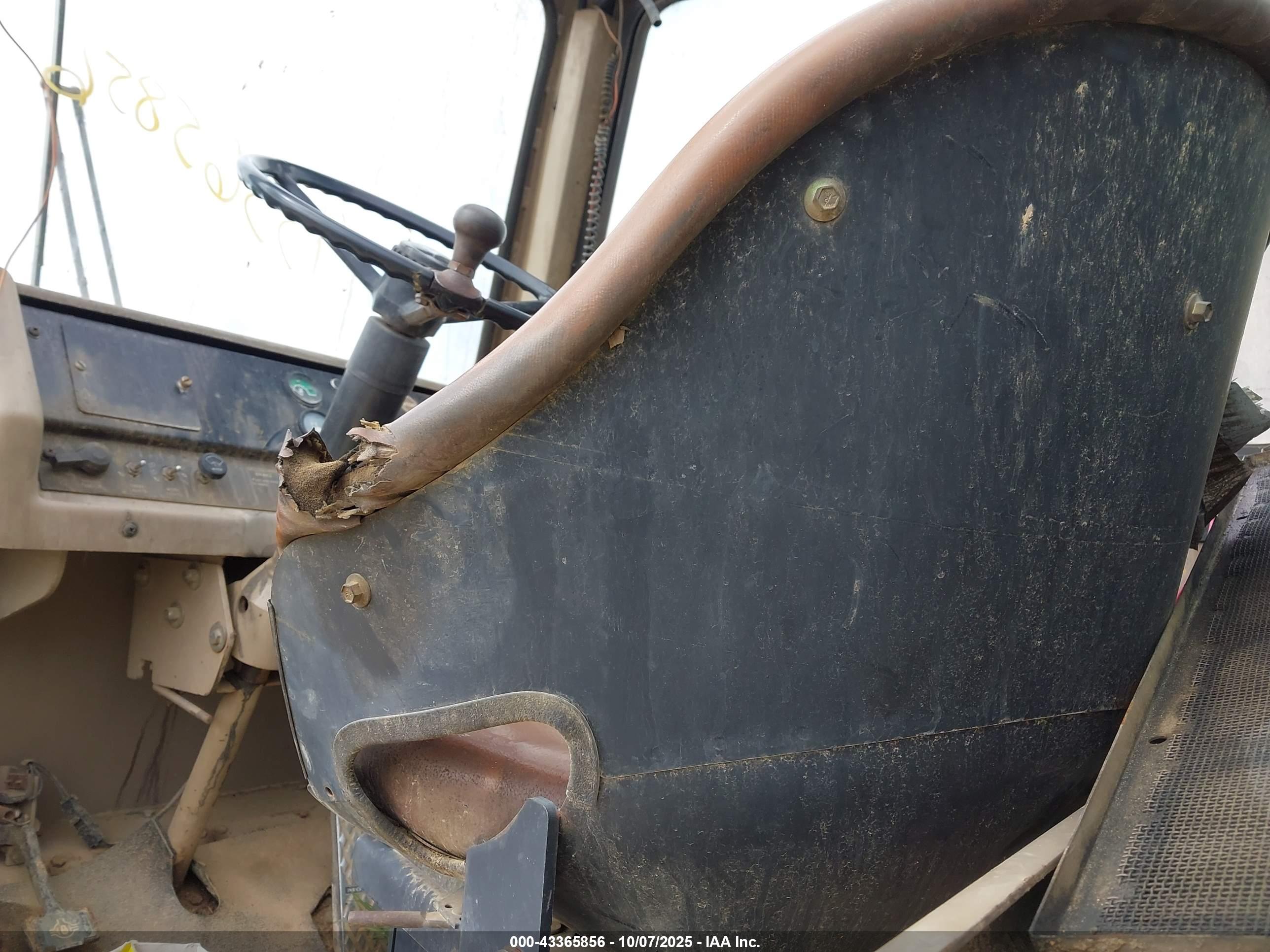 JOHN DEERE image 5