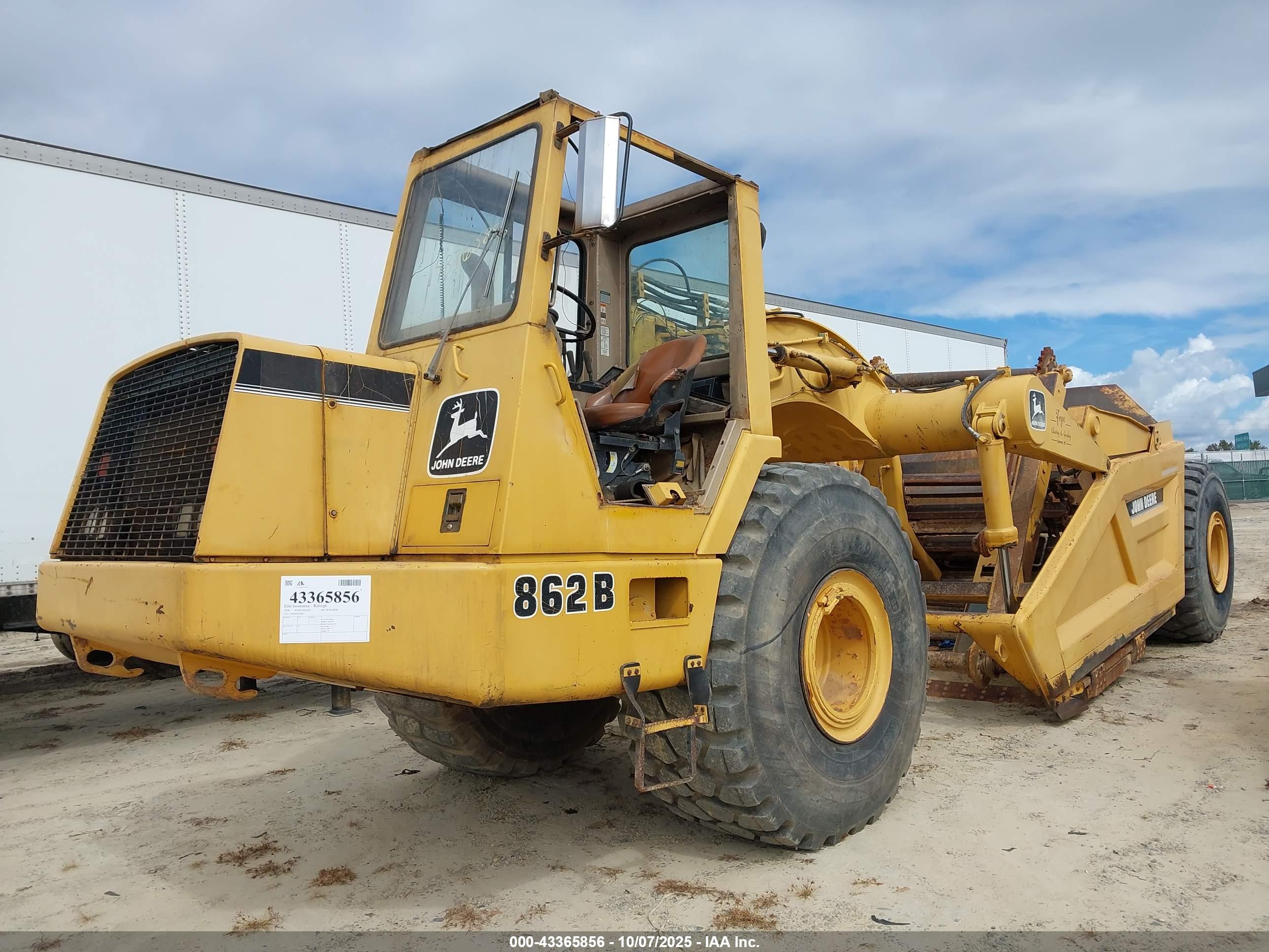 JOHN DEERE image 6