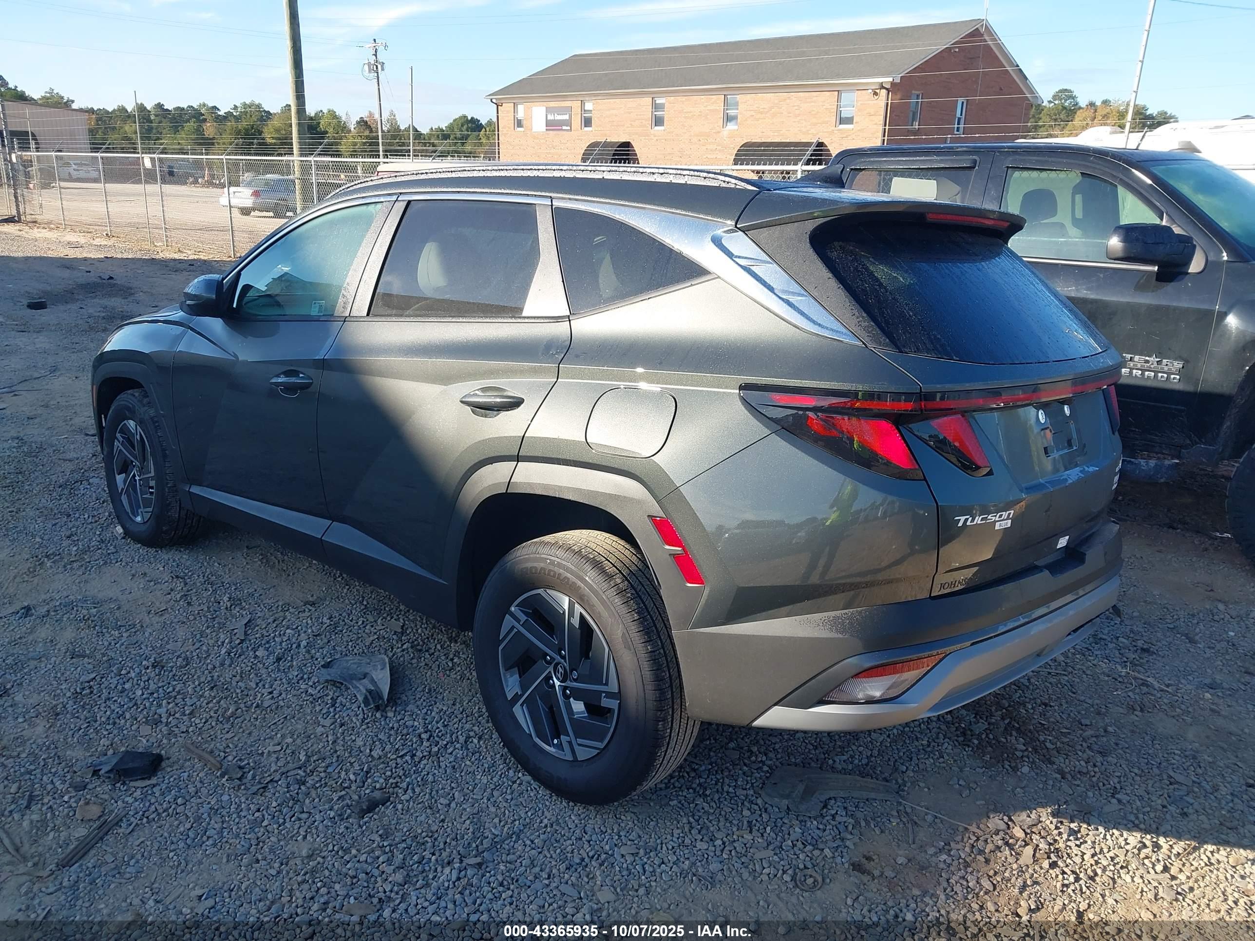 HYUNDAI TUCSON image 3
