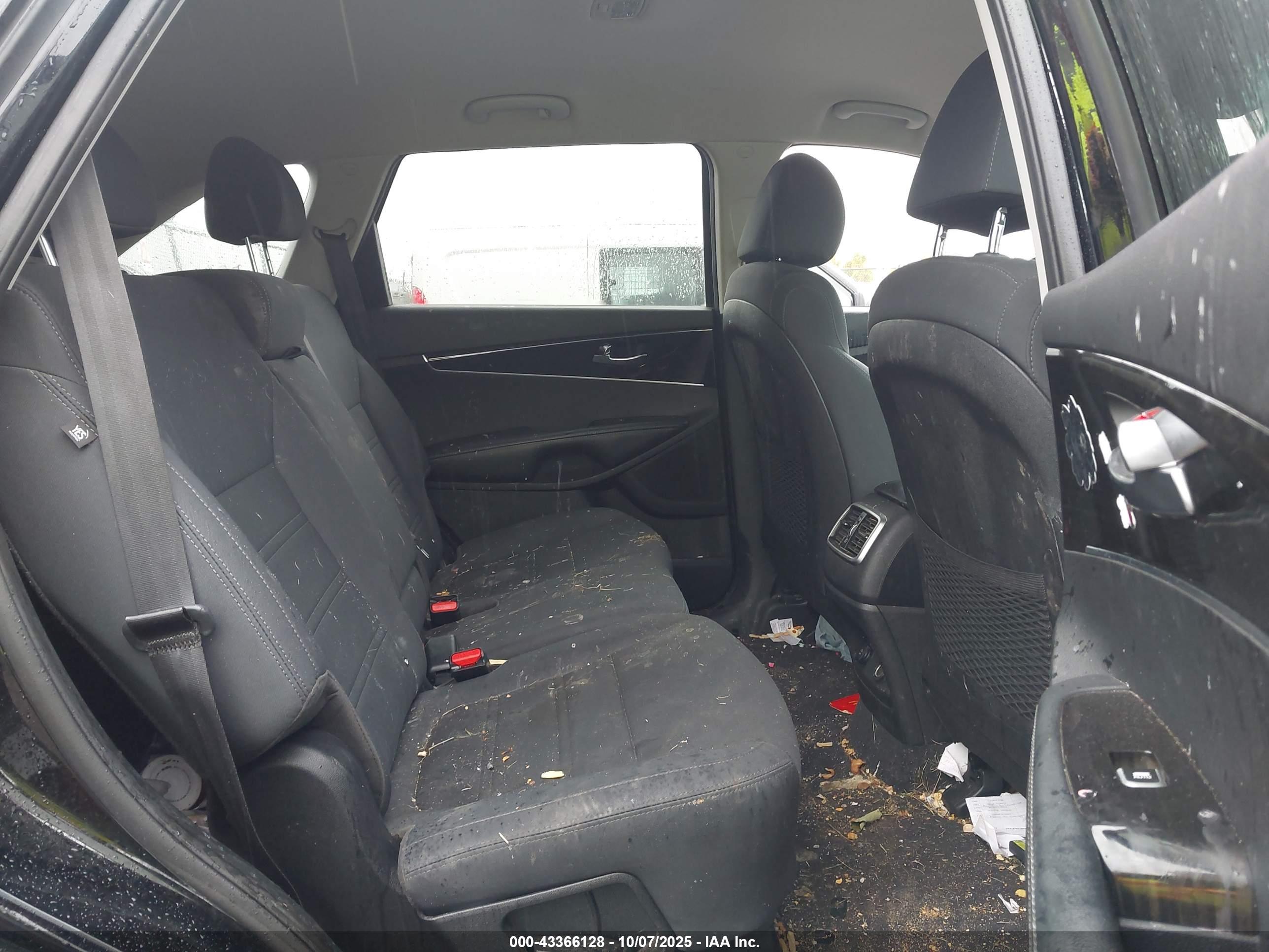 KIA SORENTO image 8