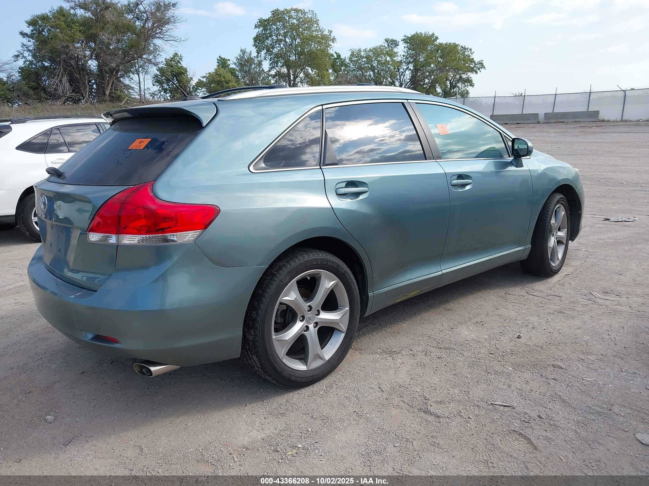 TOYOTA VENZA image 4