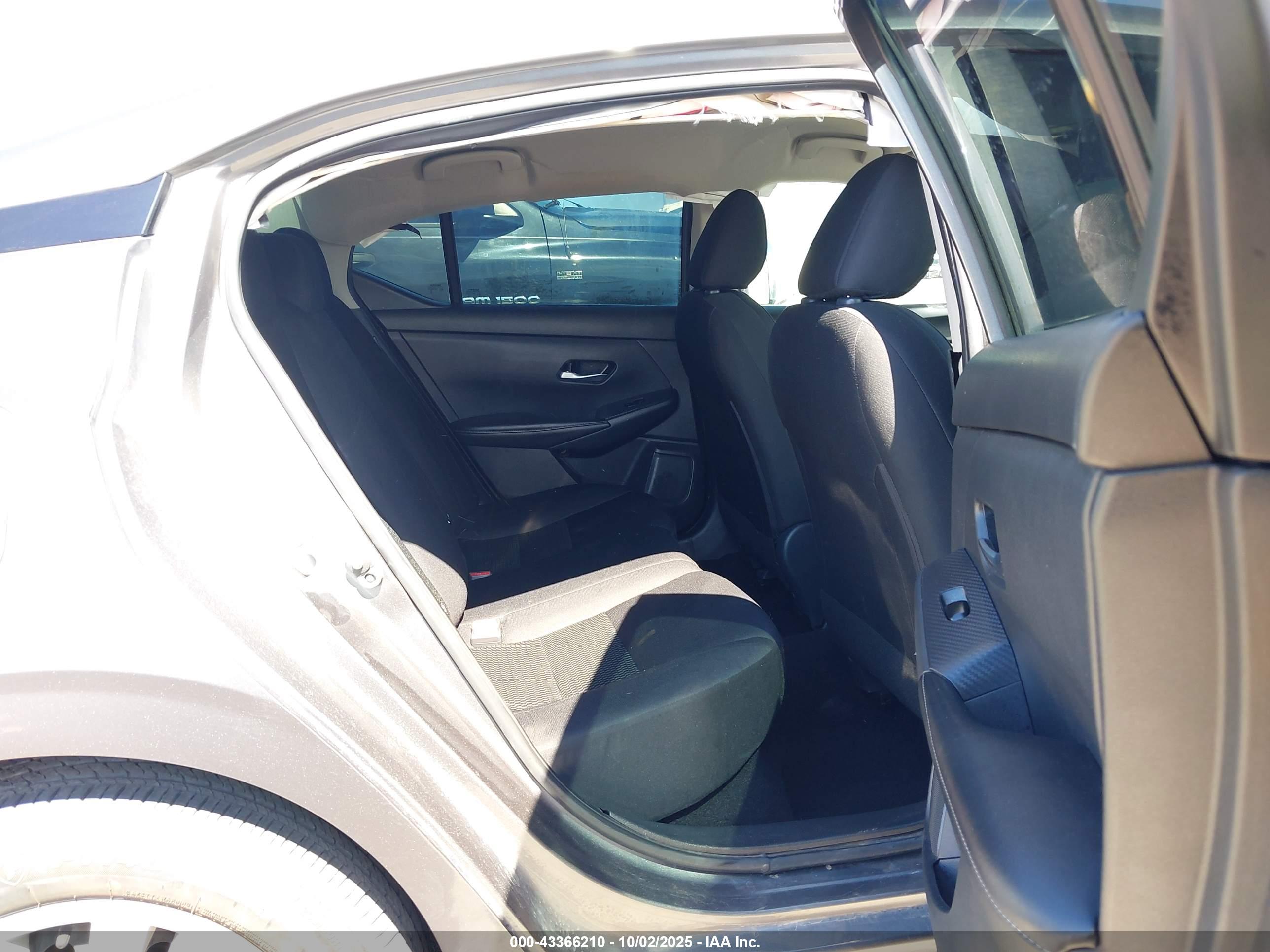 NISSAN SENTRA image 8