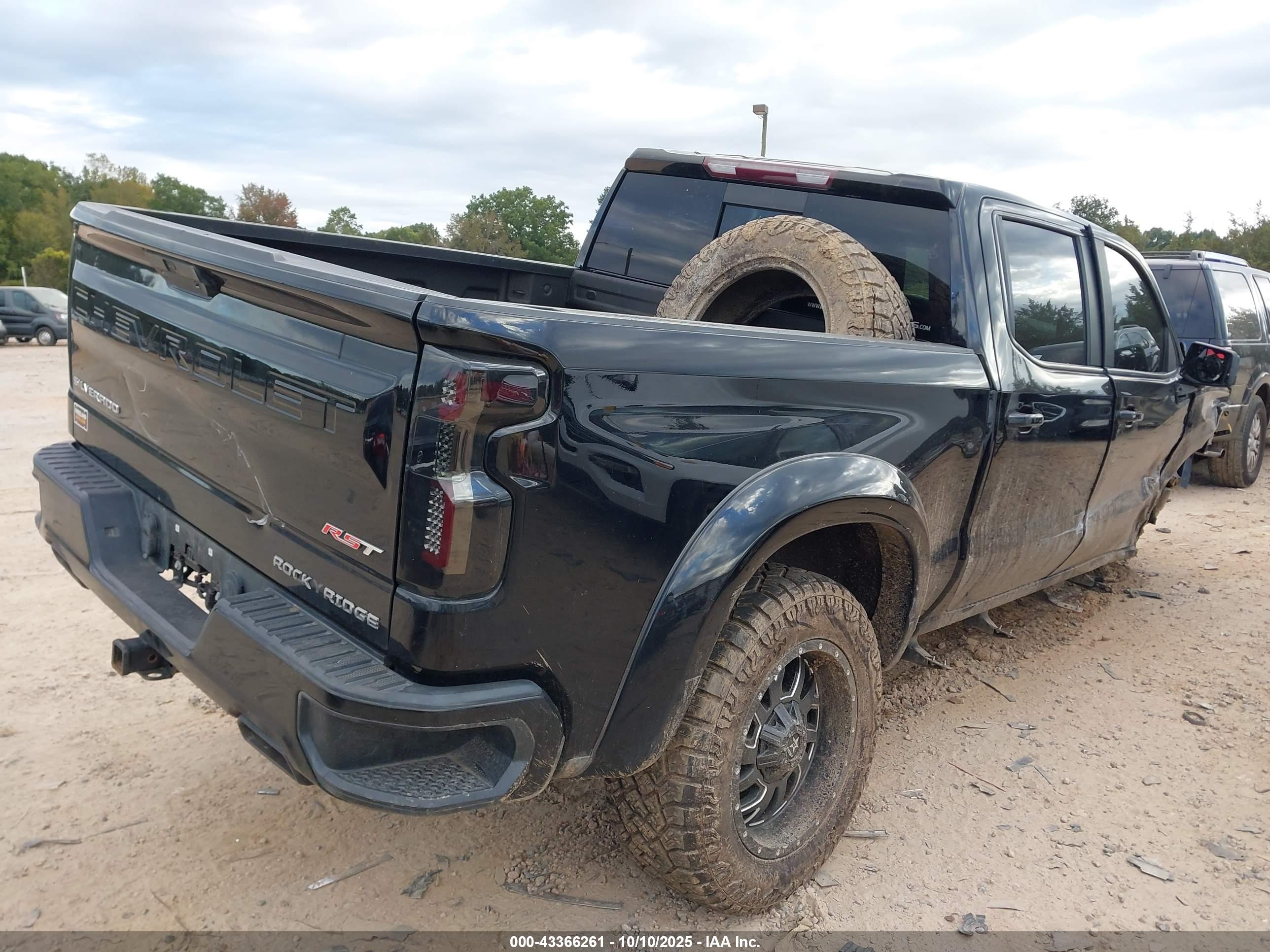 CHEVROLET SILVERADO image 4