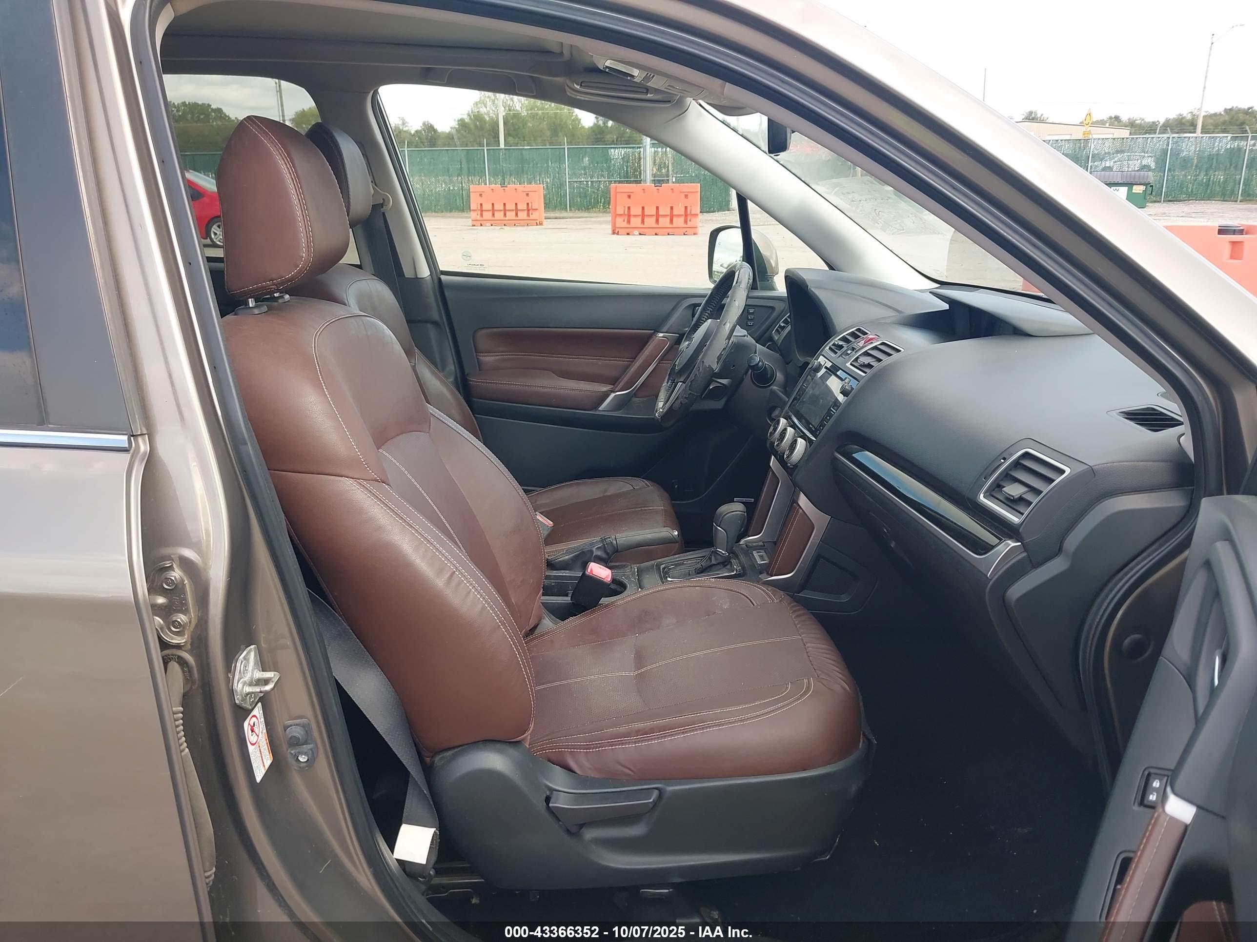 SUBARU FORESTER image 5