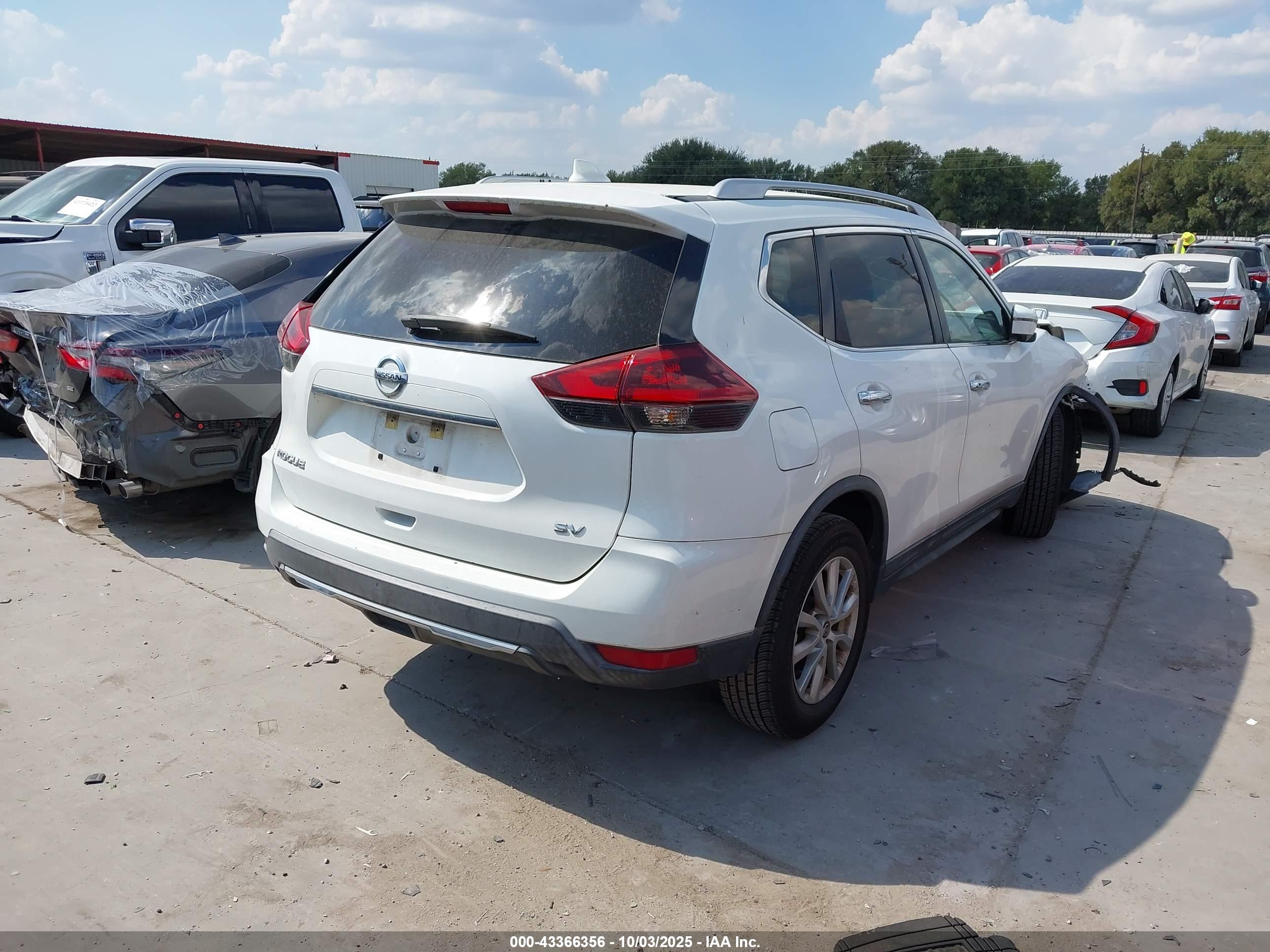 NISSAN ROGUE image 4