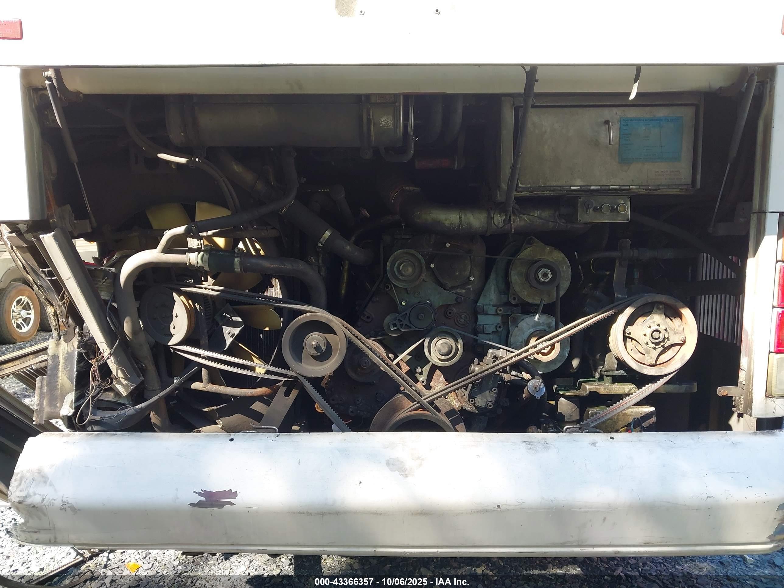 VAN HOOL image 10