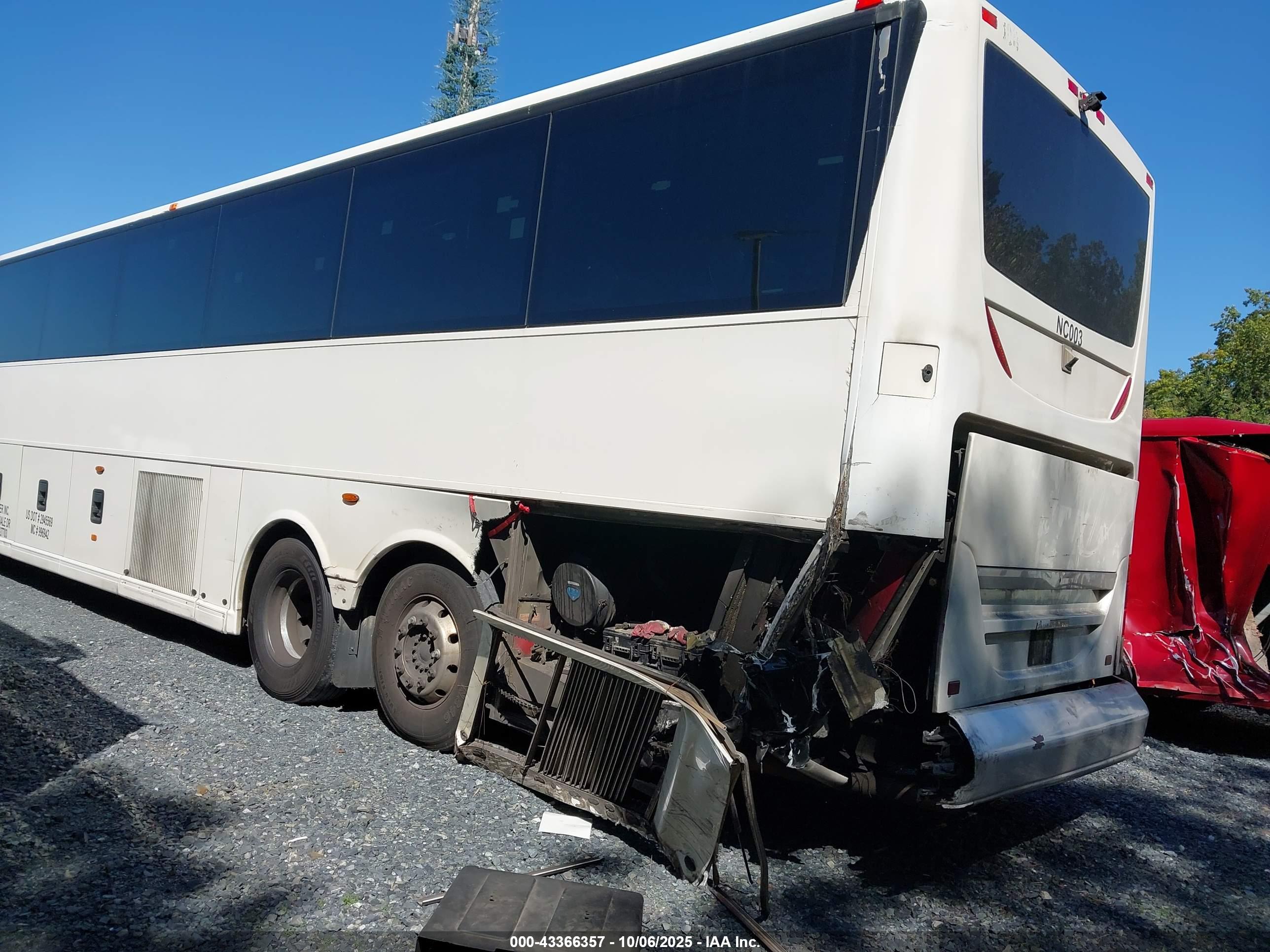 VAN HOOL image 3