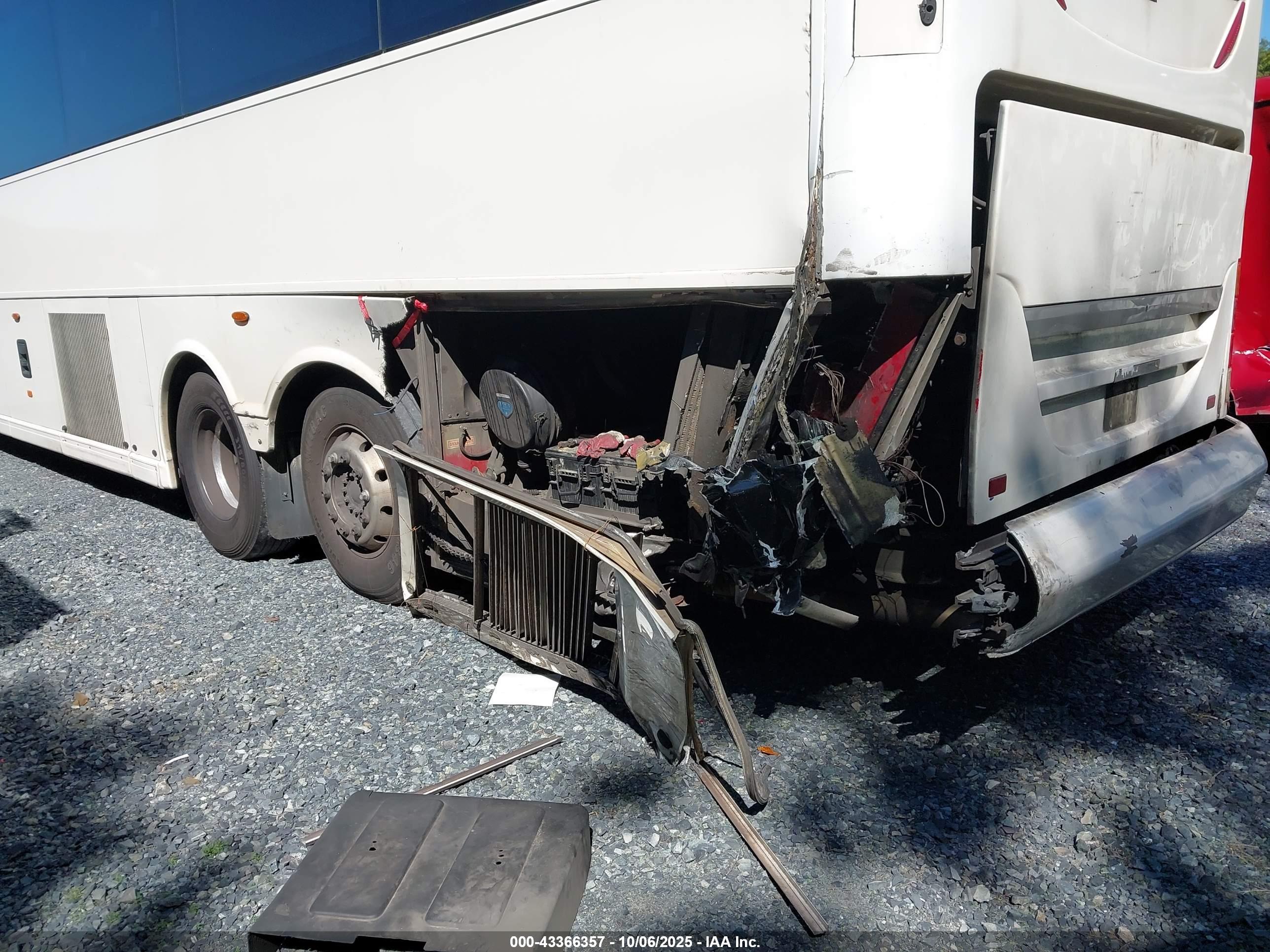 VAN HOOL image 6