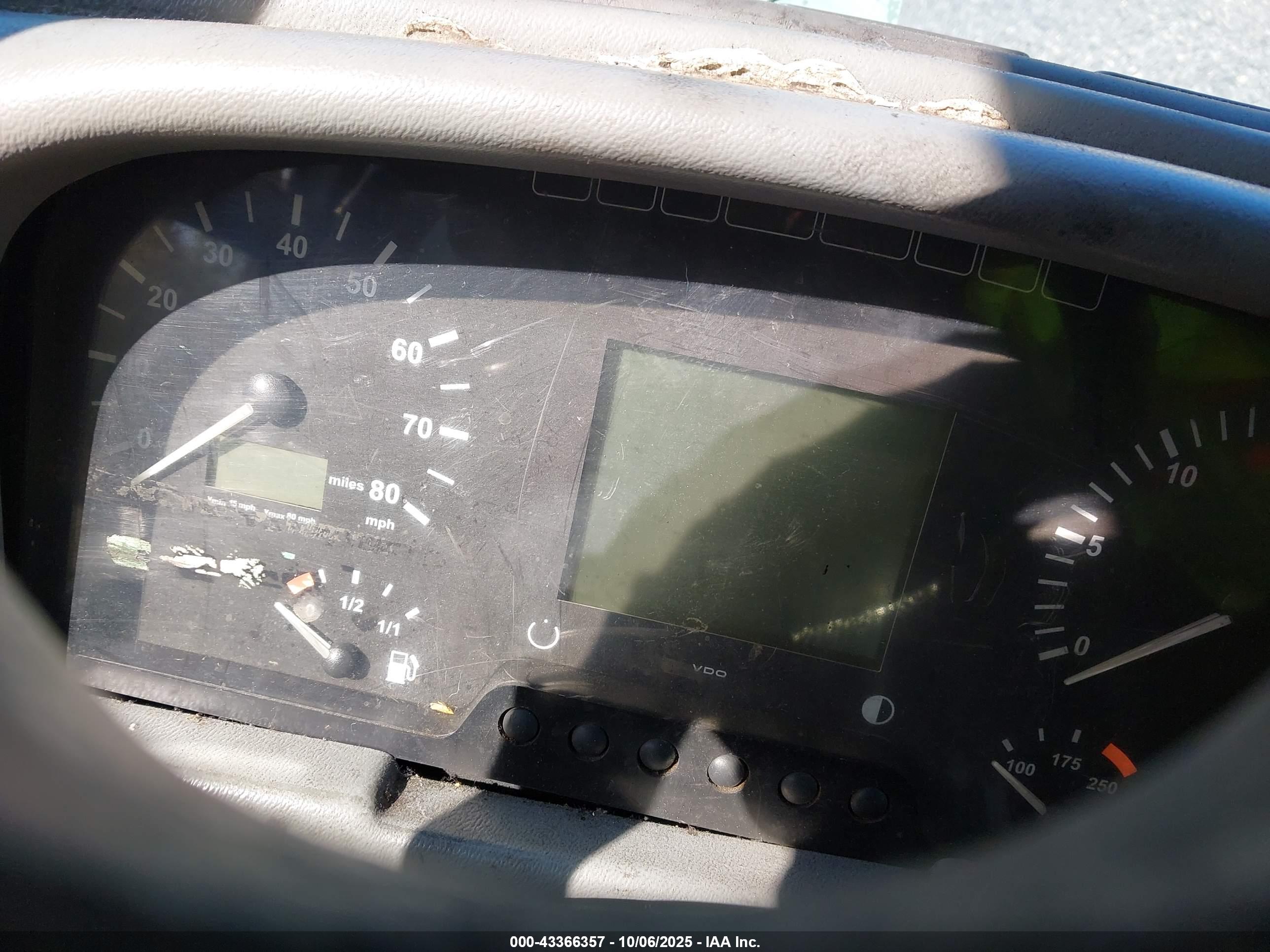 VAN HOOL image 7