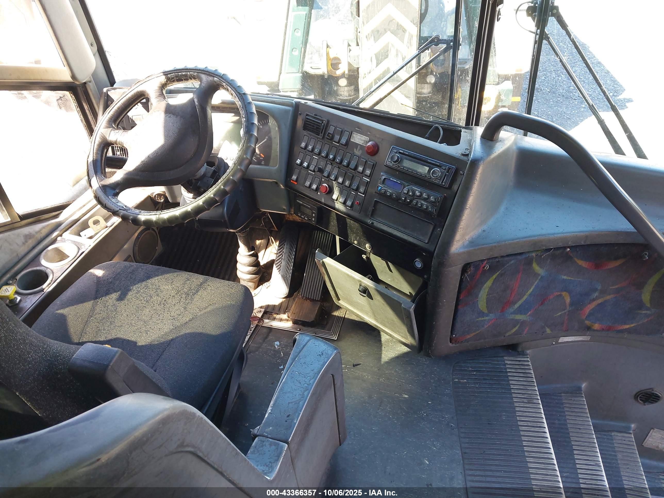 VAN HOOL image 8