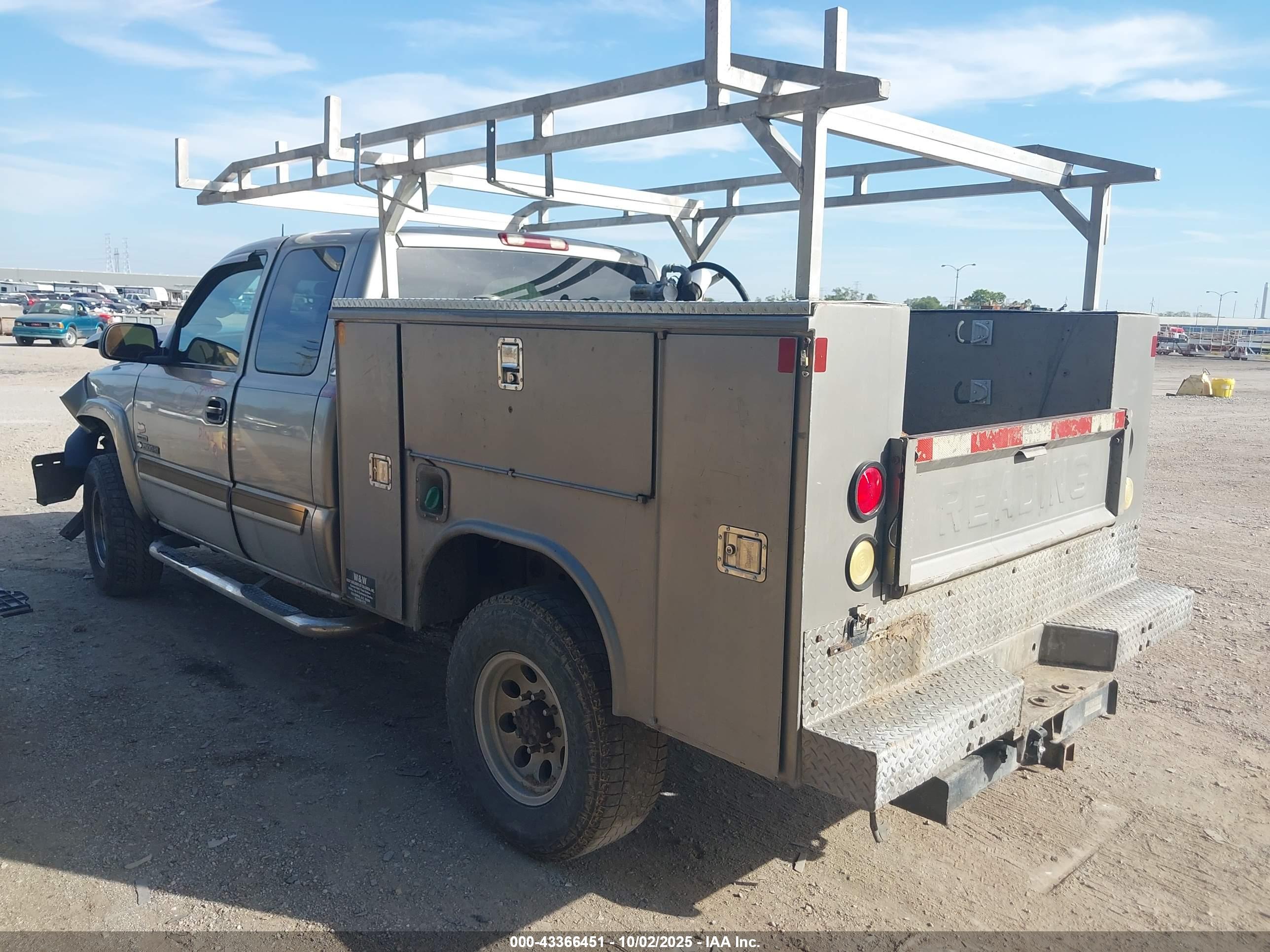 CHEVROLET SILVERADO image 3