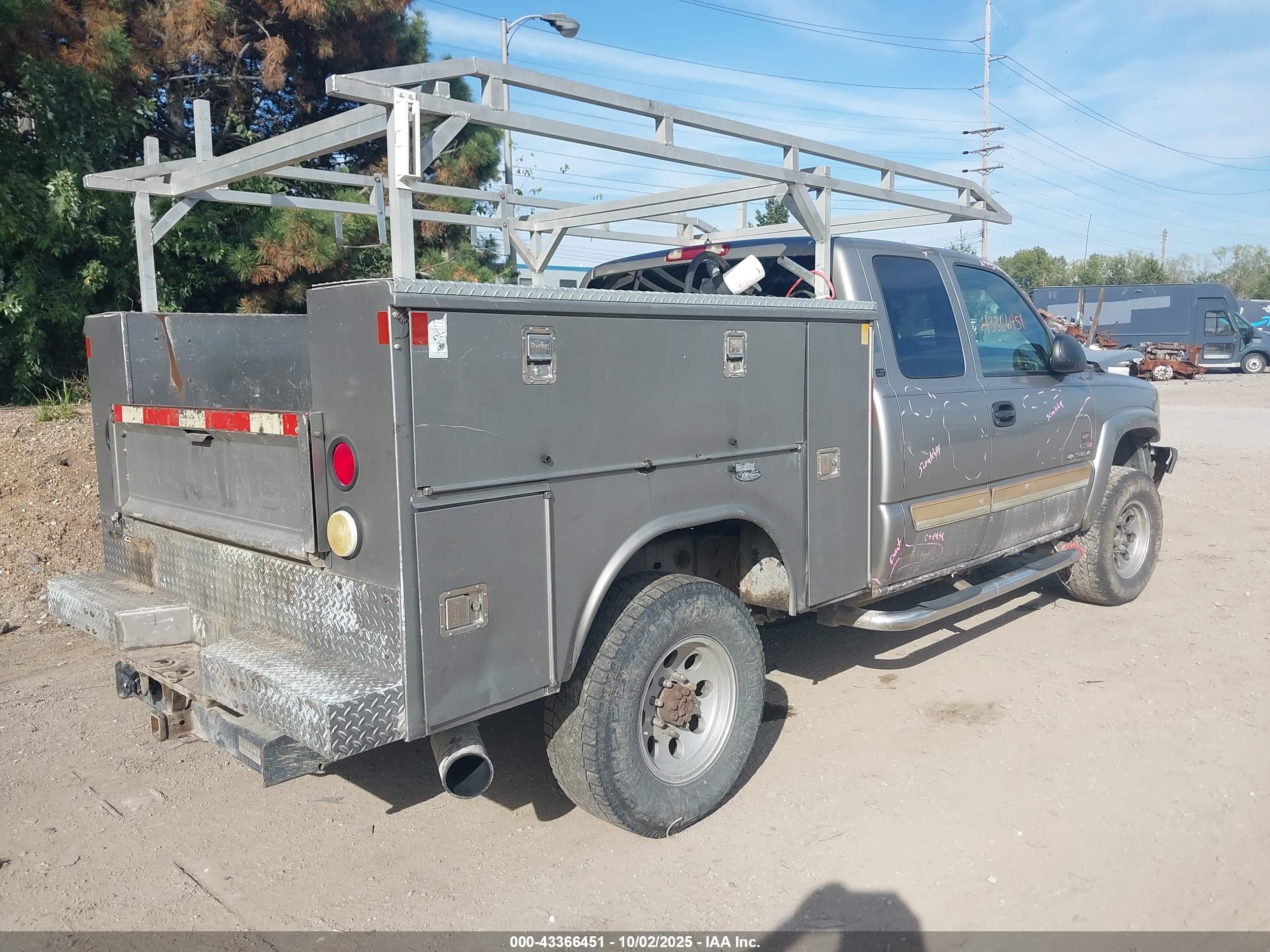 CHEVROLET SILVERADO image 4