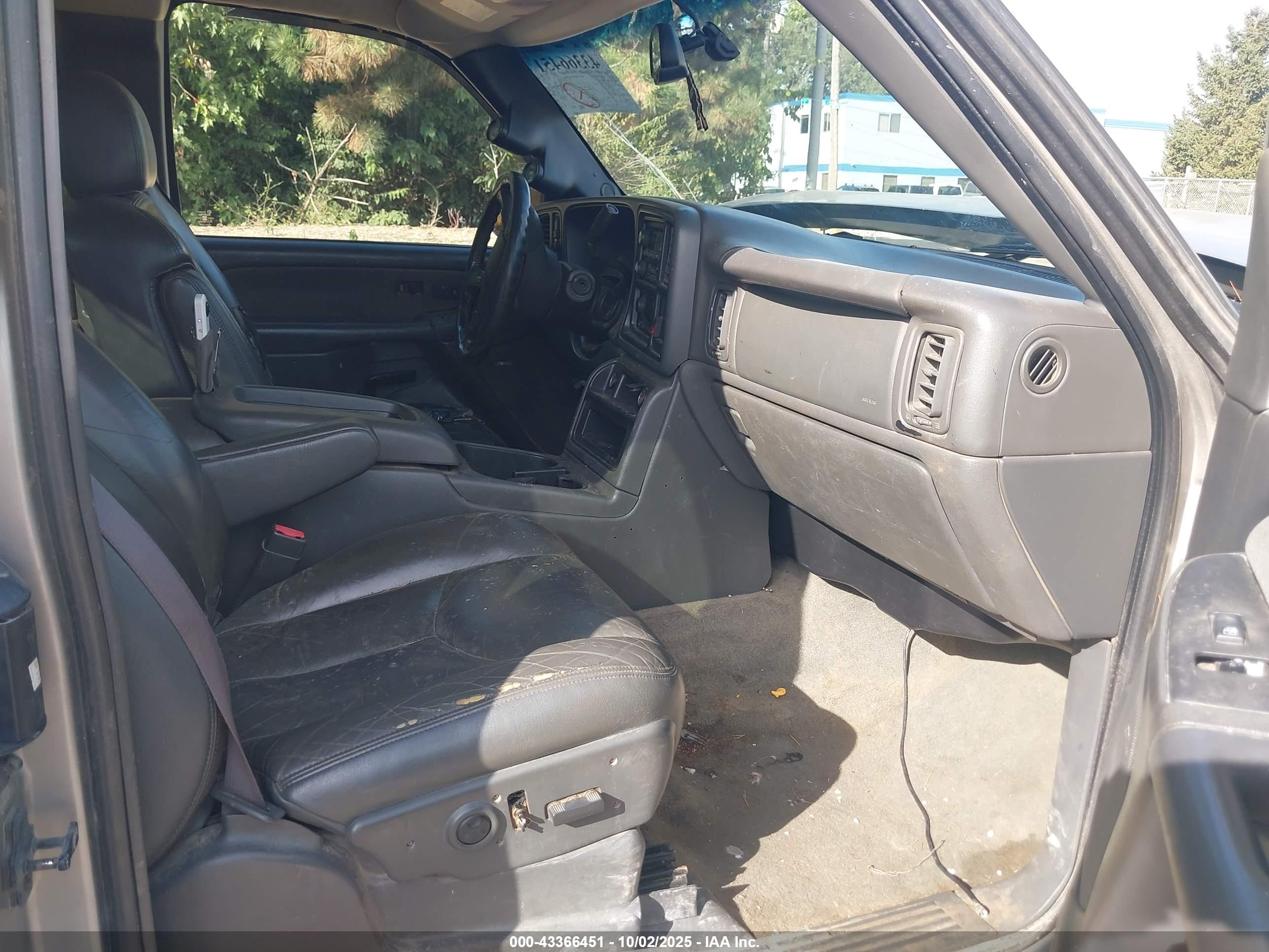 CHEVROLET SILVERADO image 5