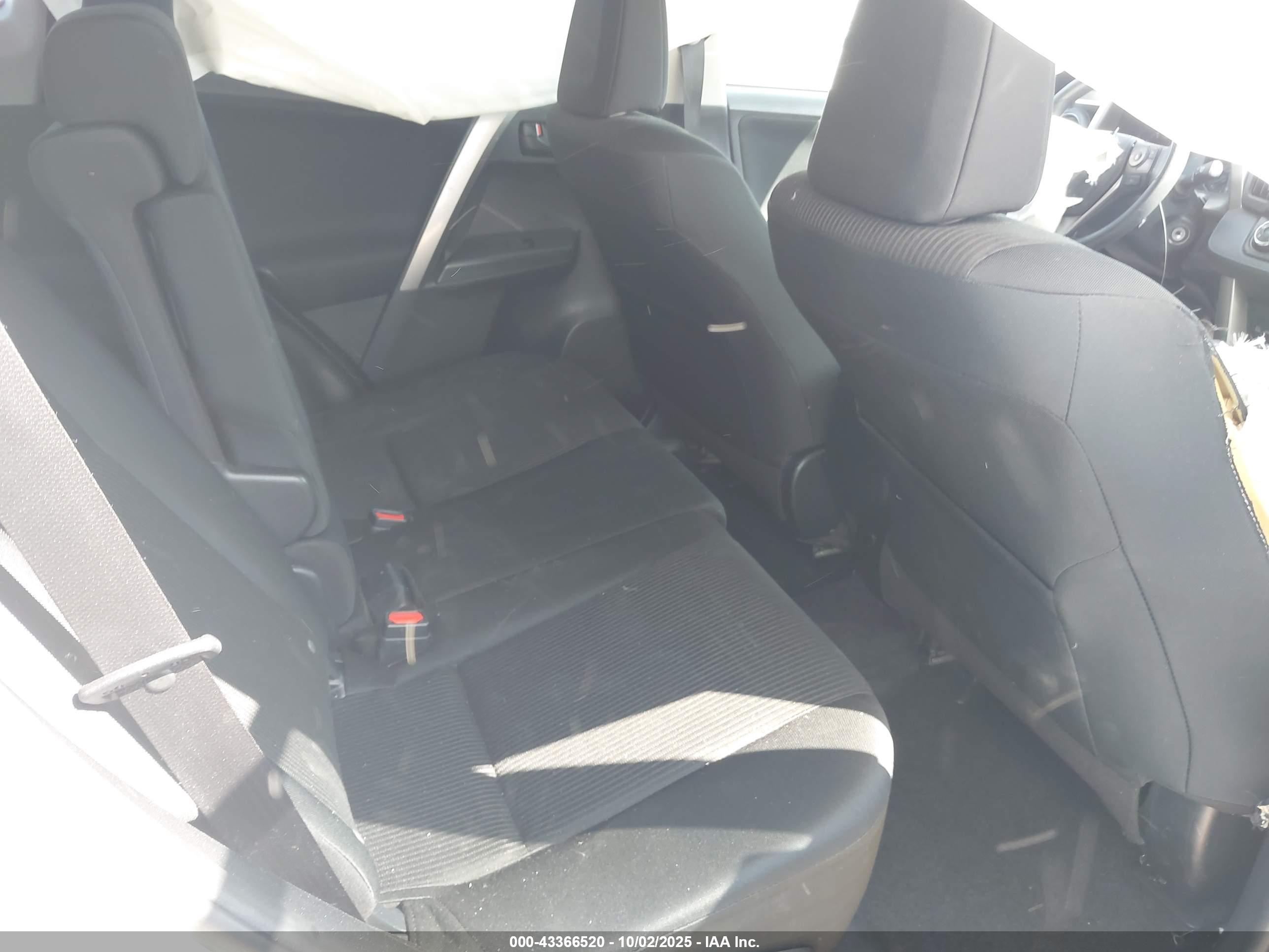 TOYOTA RAV4 image 8