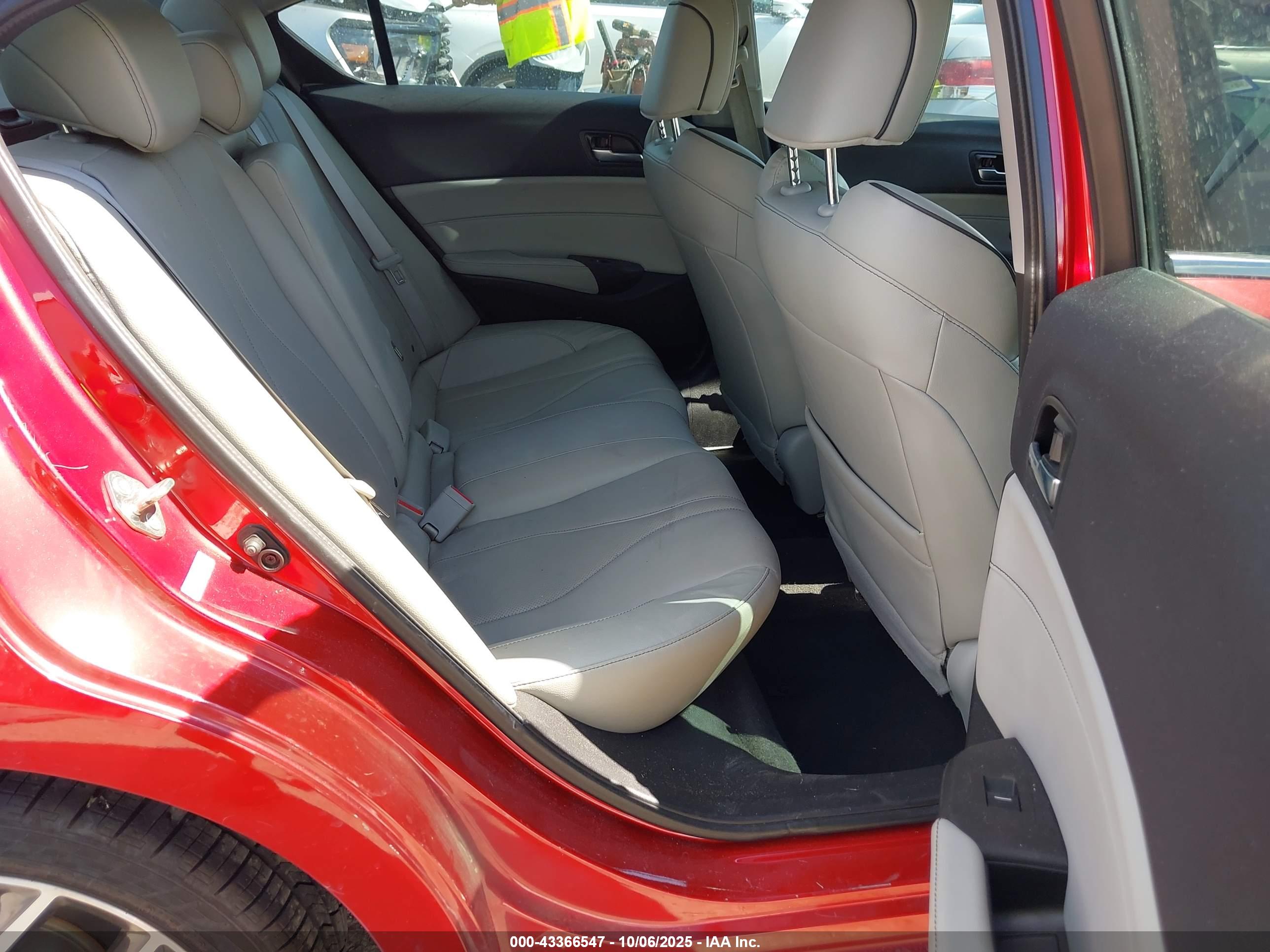 ACURA ILX image 8