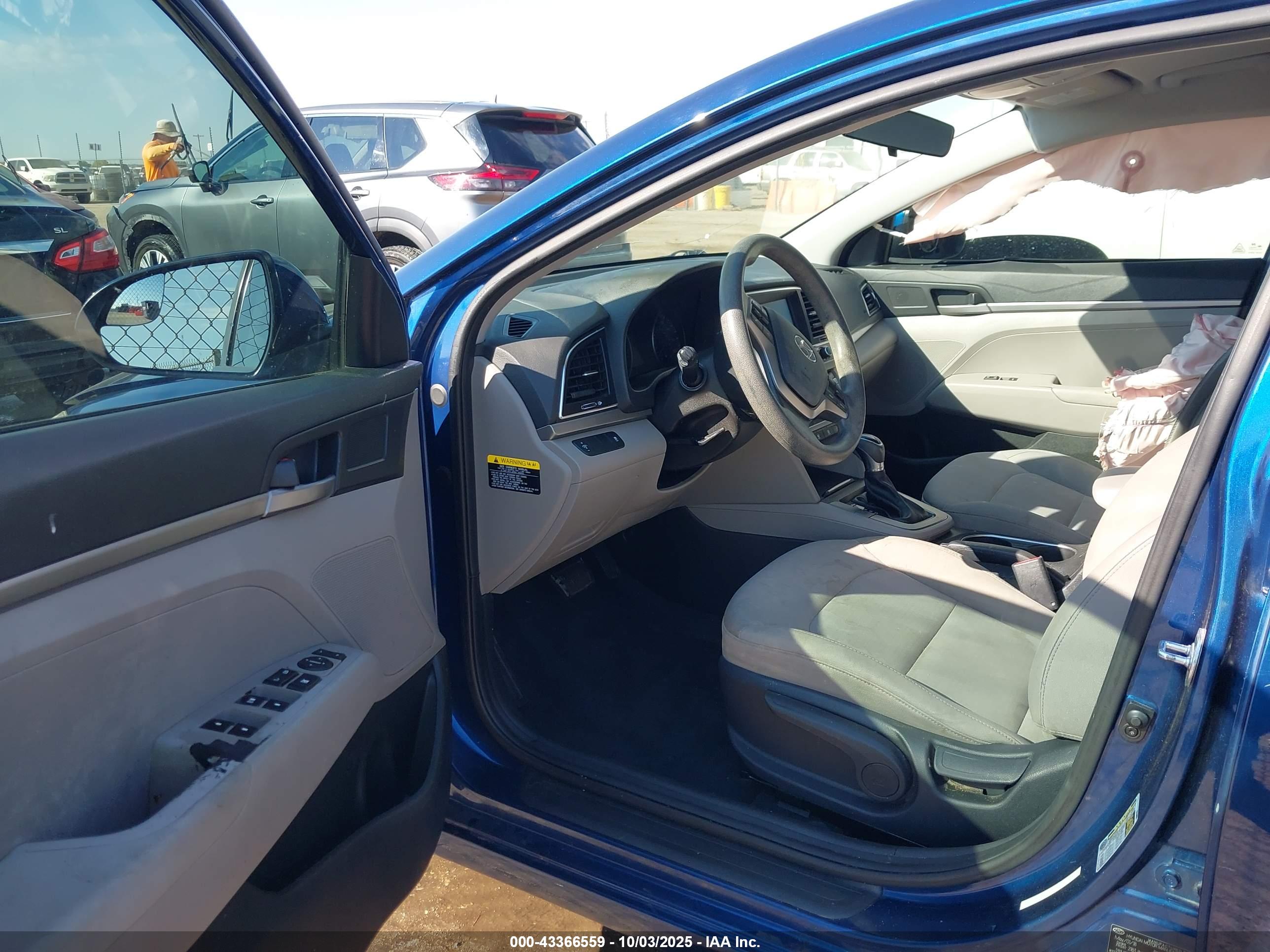 HYUNDAI ELANTRA image 5