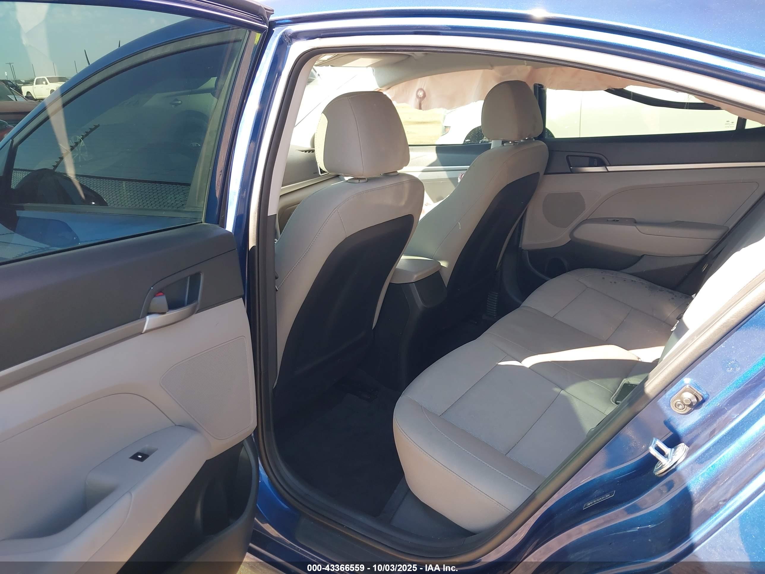 HYUNDAI ELANTRA image 8