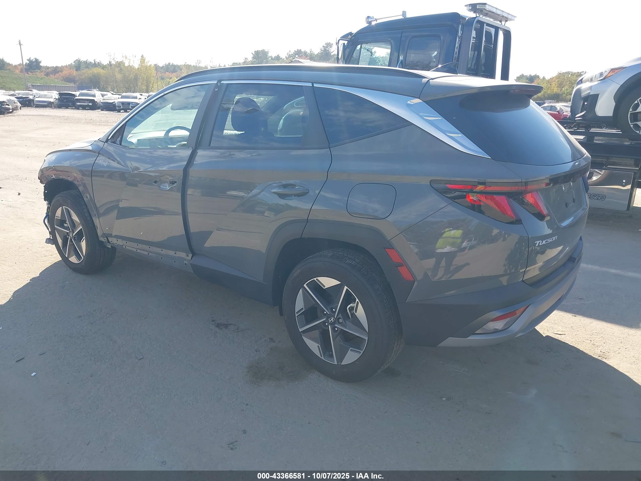 HYUNDAI TUCSON image 3