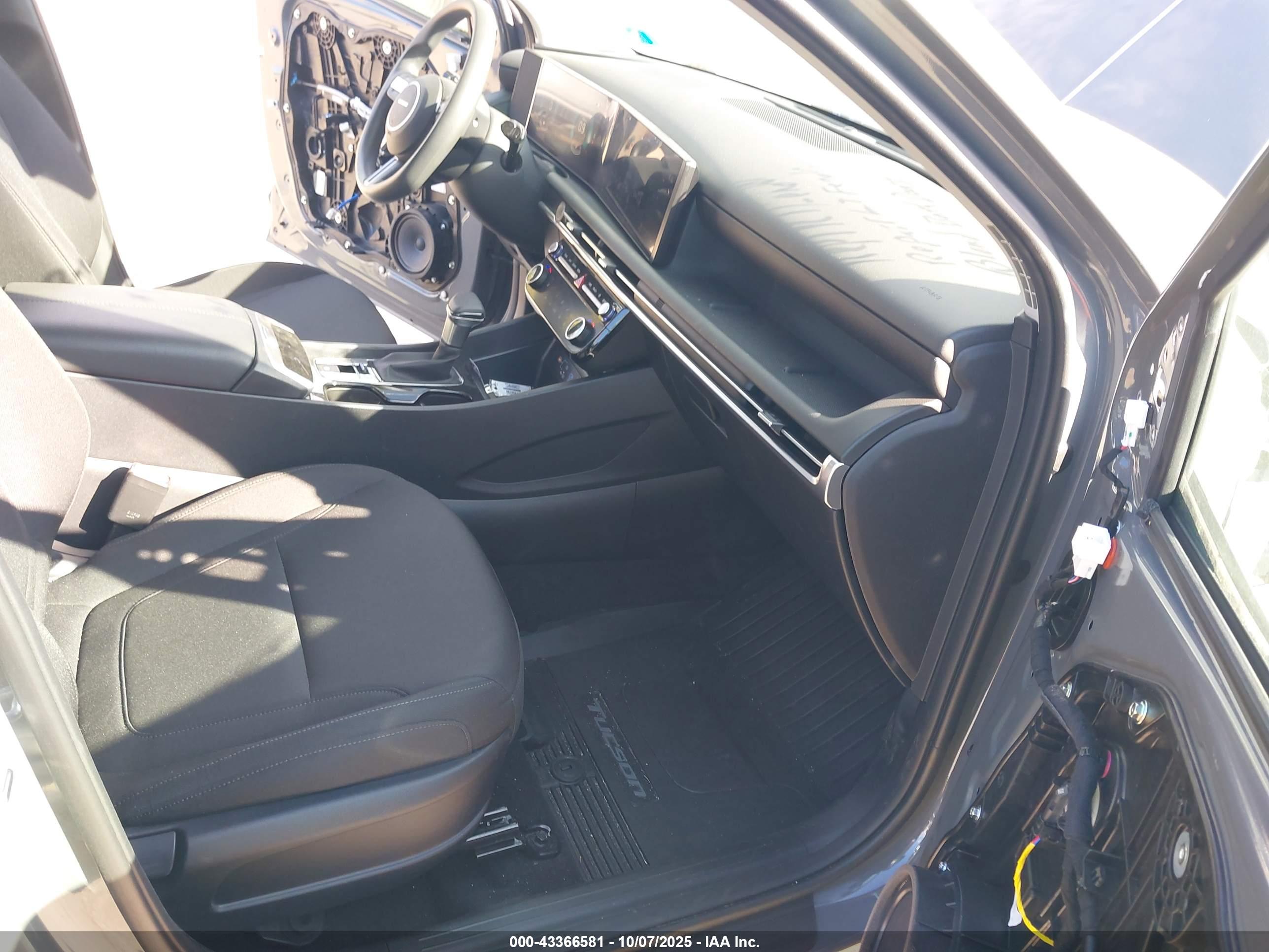 HYUNDAI TUCSON image 5