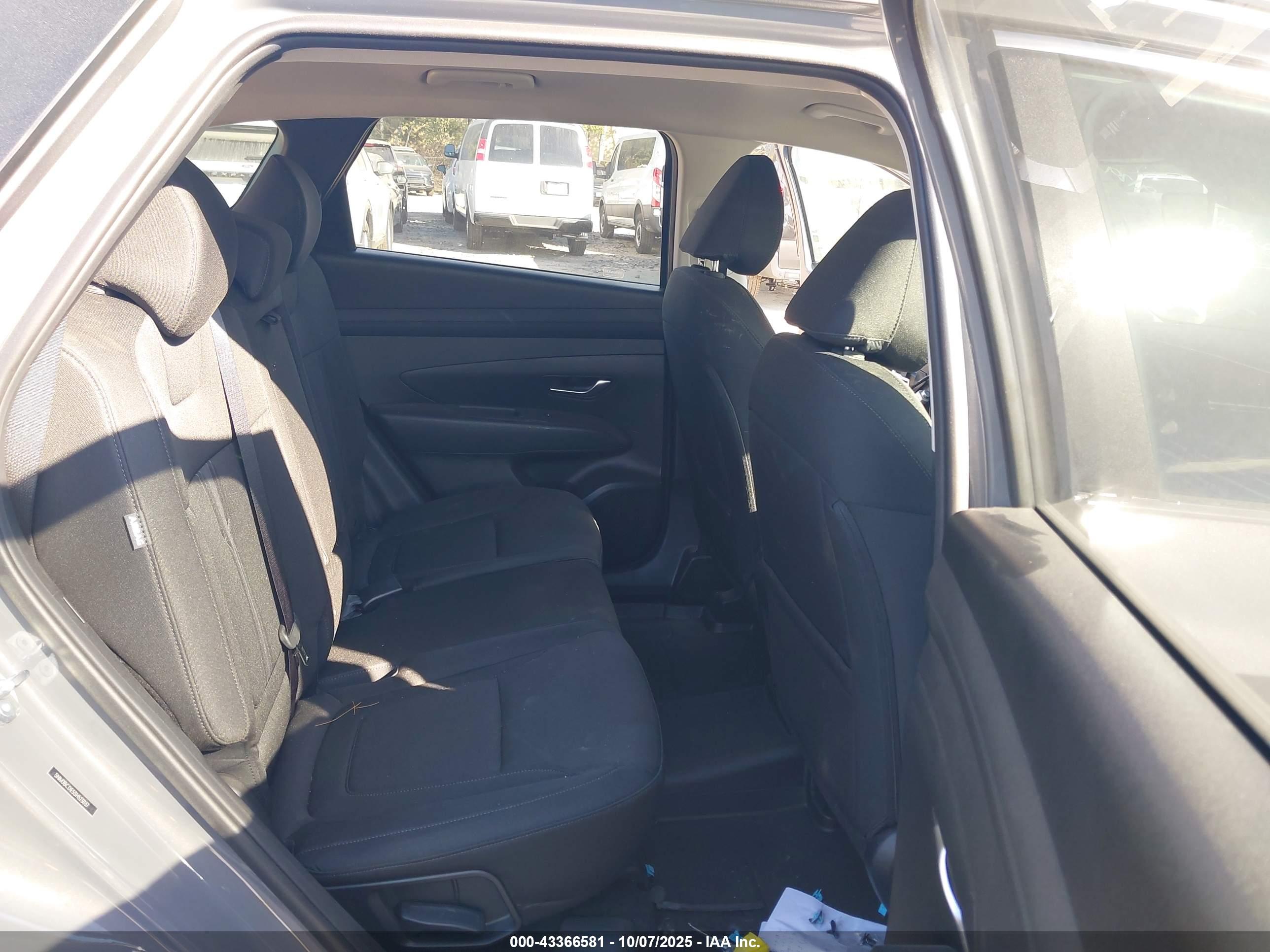 HYUNDAI TUCSON image 8