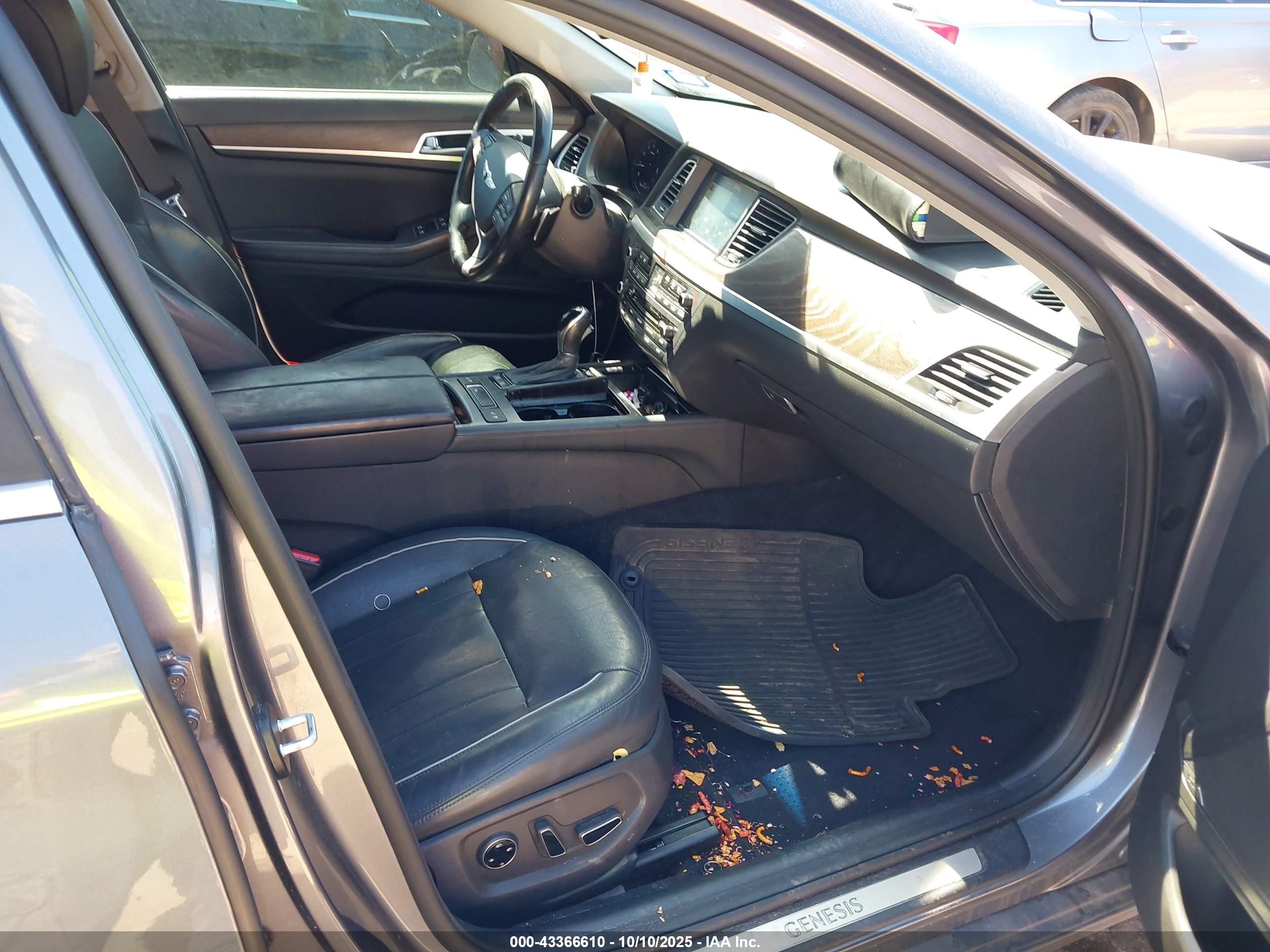 HYUNDAI GENESIS image 5