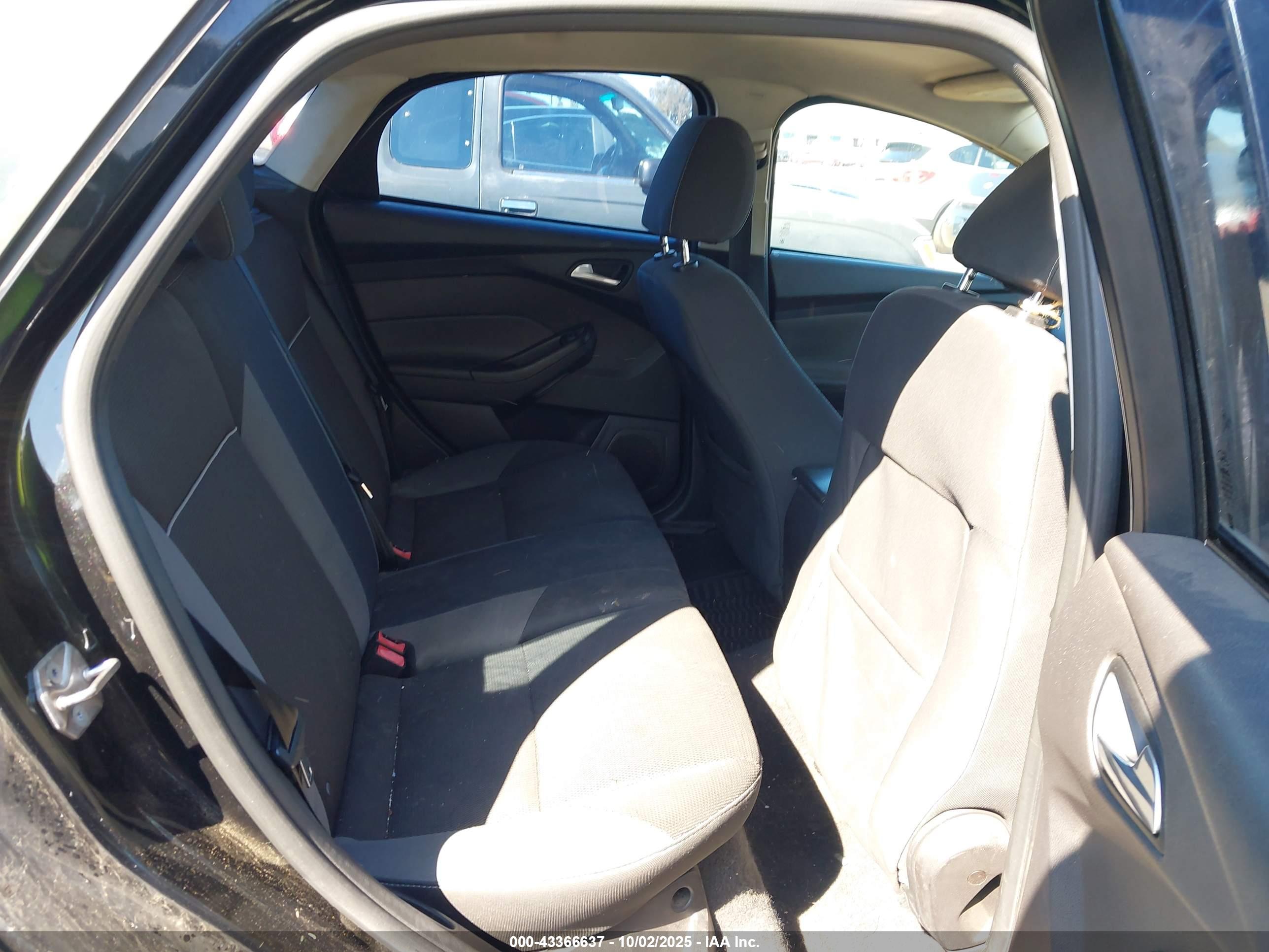 FORD FOCUS image 8