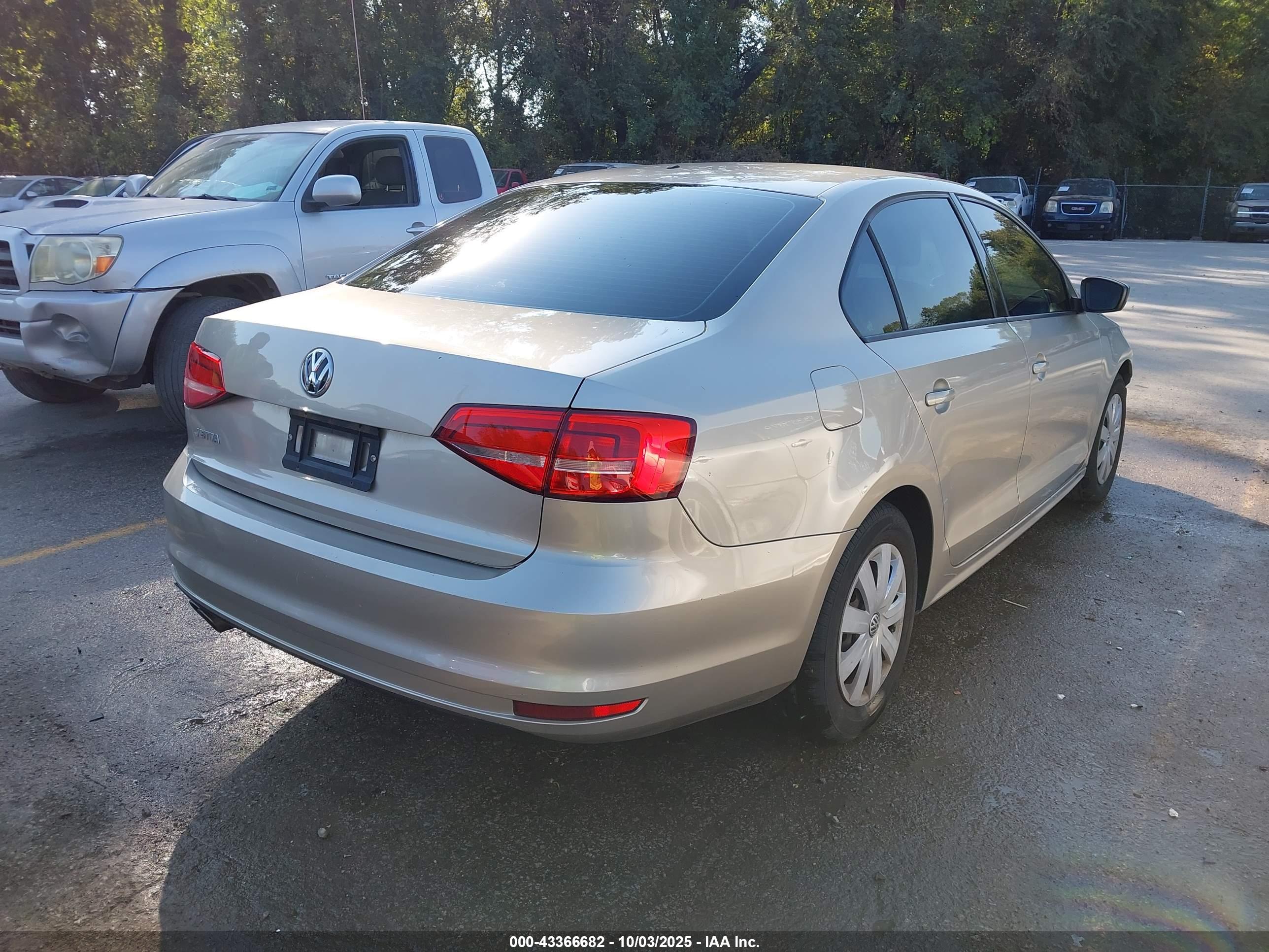 VOLKSWAGEN JETTA image 4