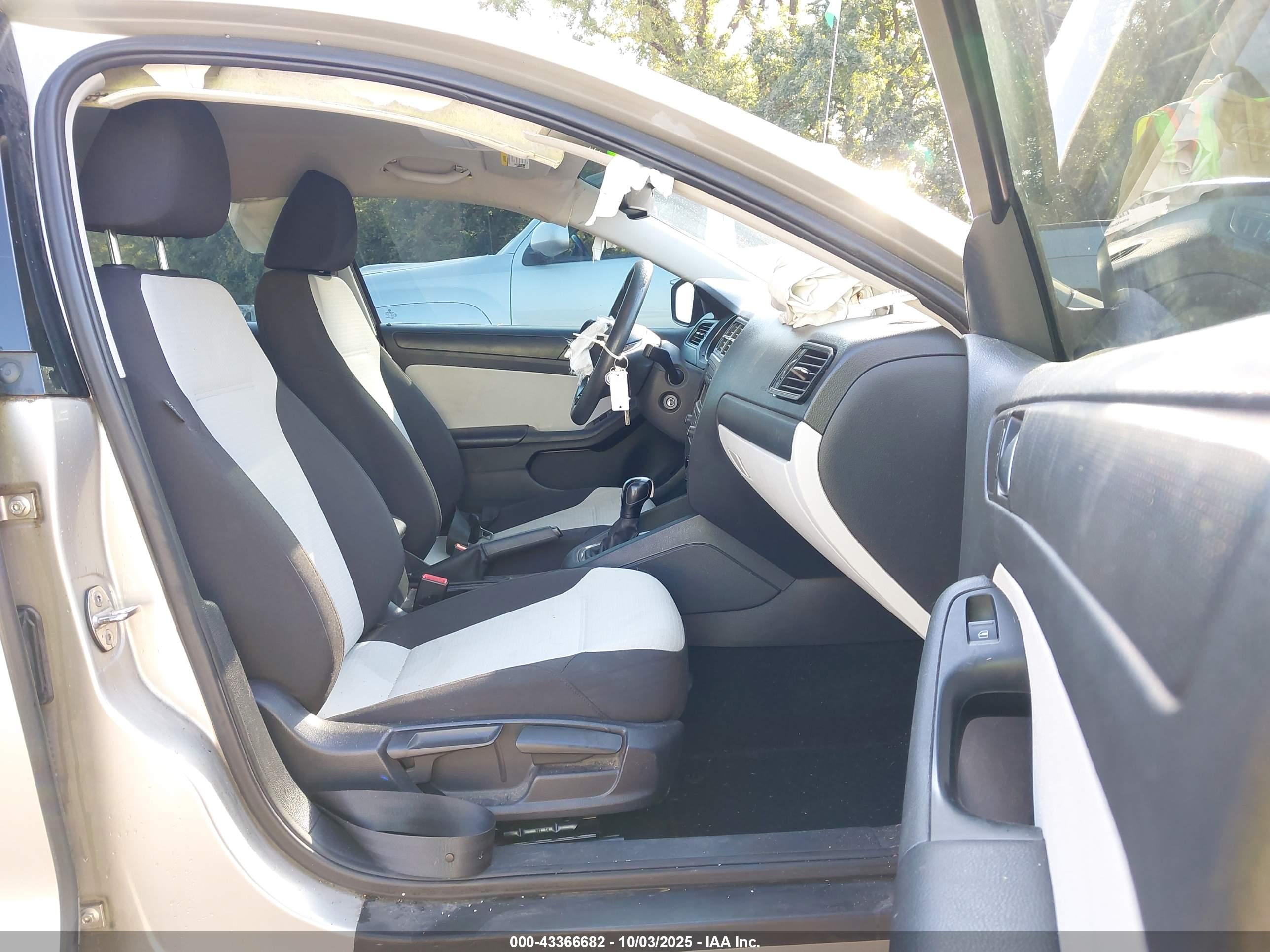 VOLKSWAGEN JETTA image 5