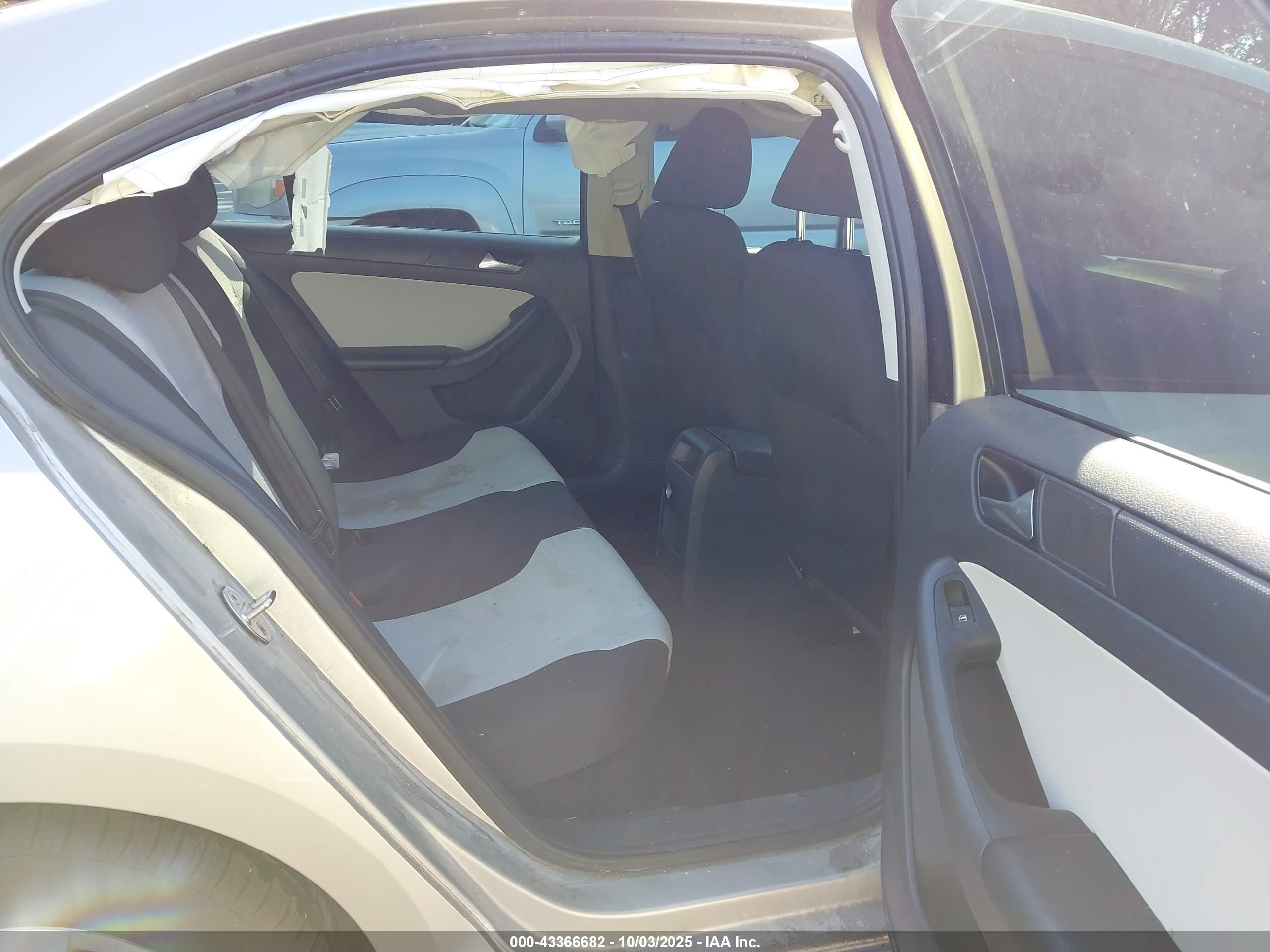 VOLKSWAGEN JETTA image 8