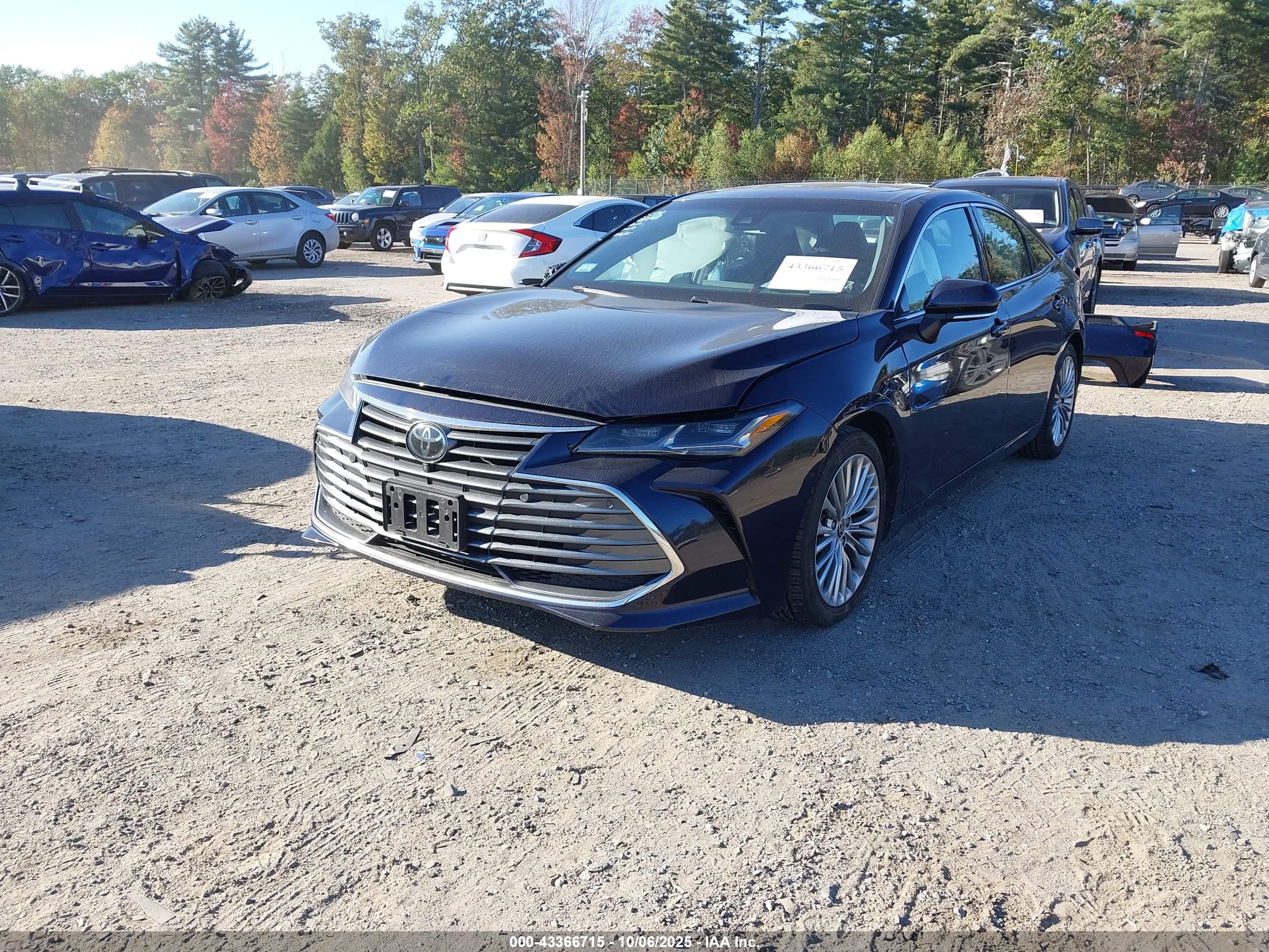 TOYOTA AVALON image 2