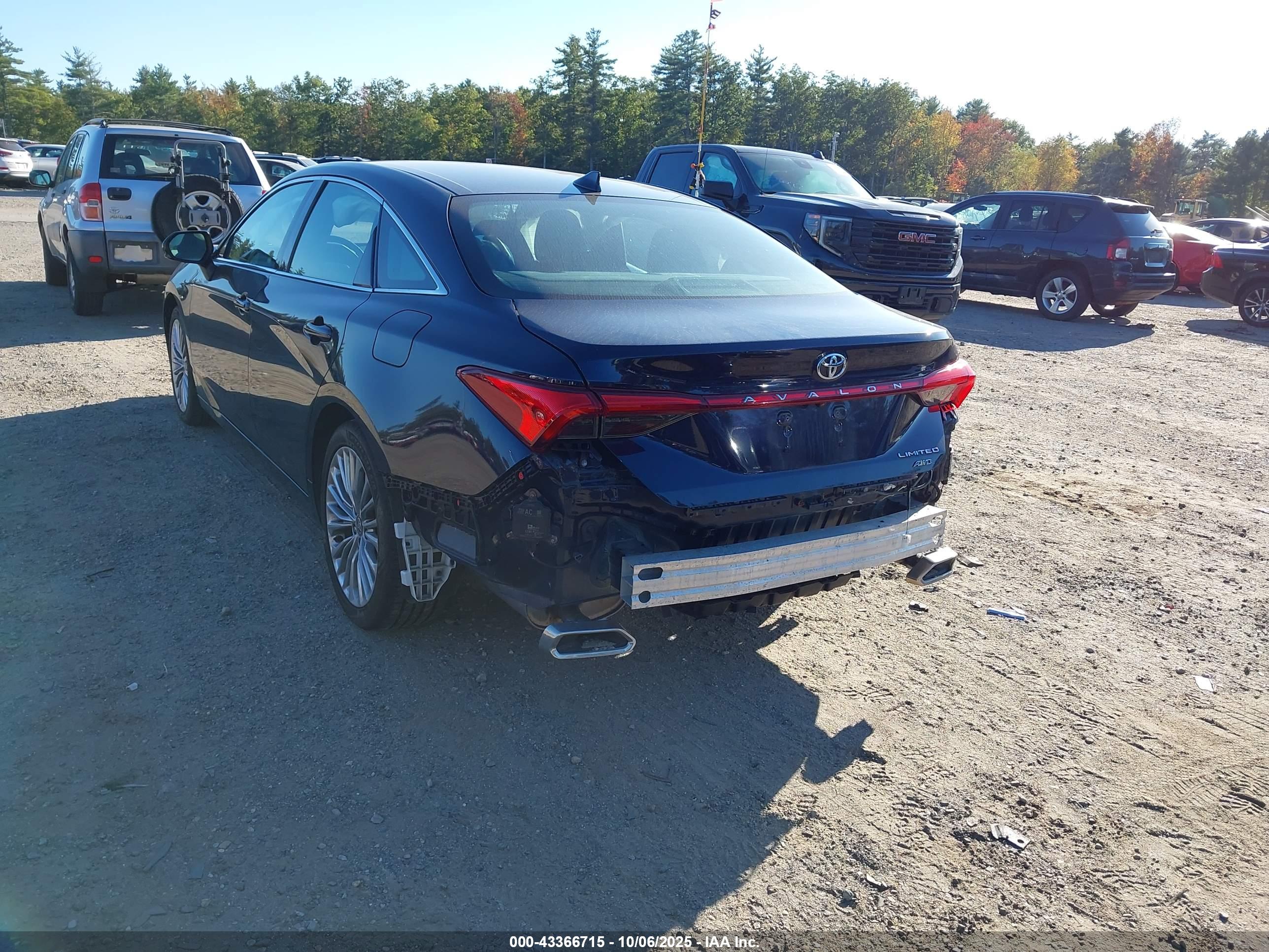 TOYOTA AVALON image 3