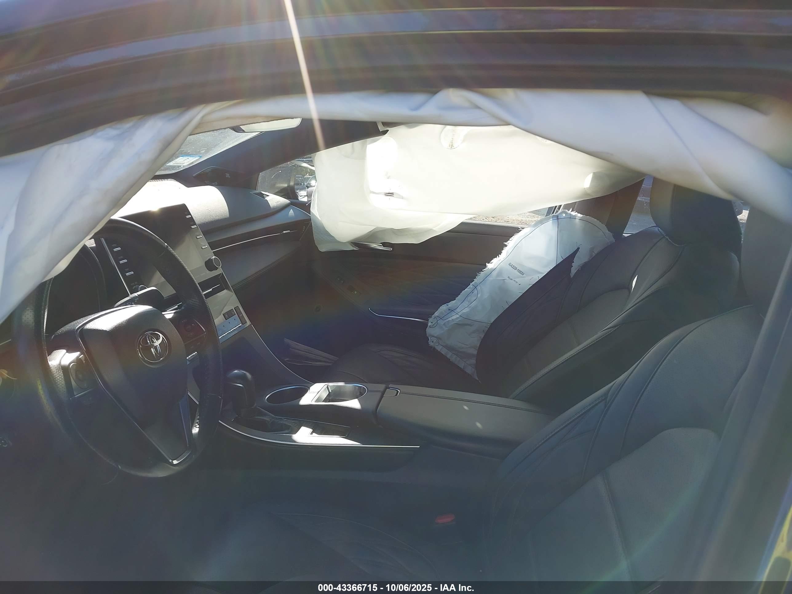 TOYOTA AVALON image 5