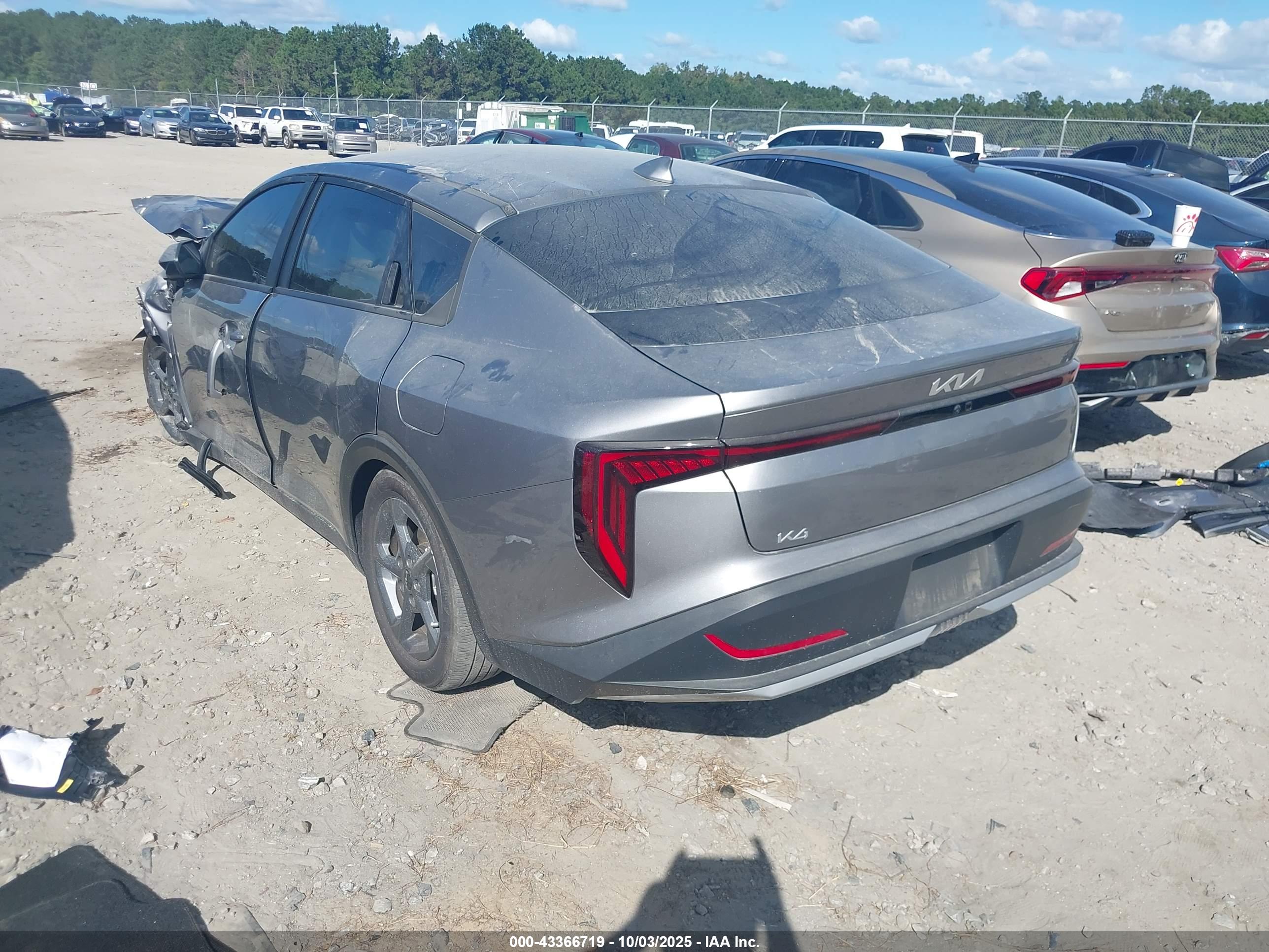 KIA K4 image 3