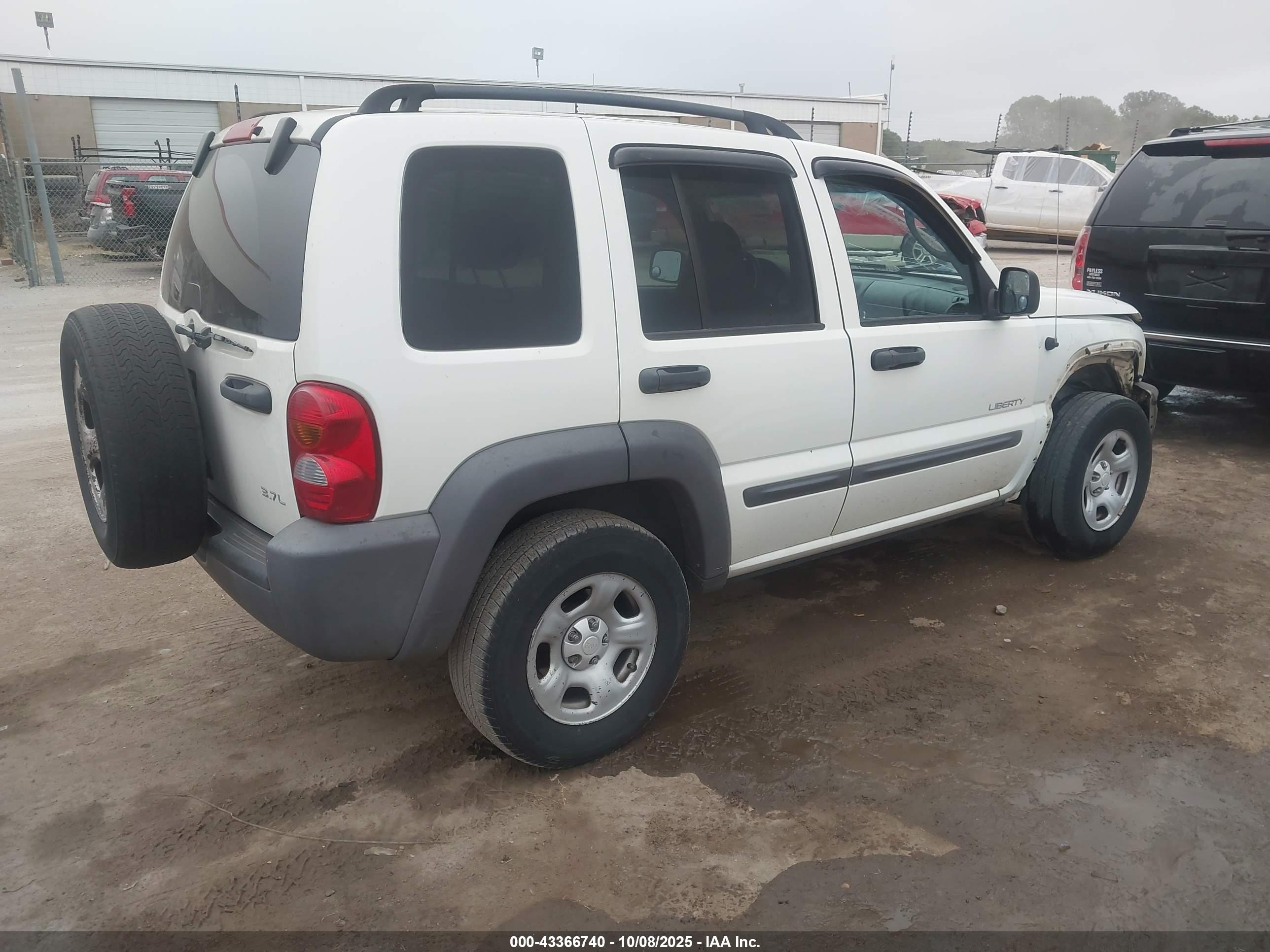 JEEP LIBERTY image 4