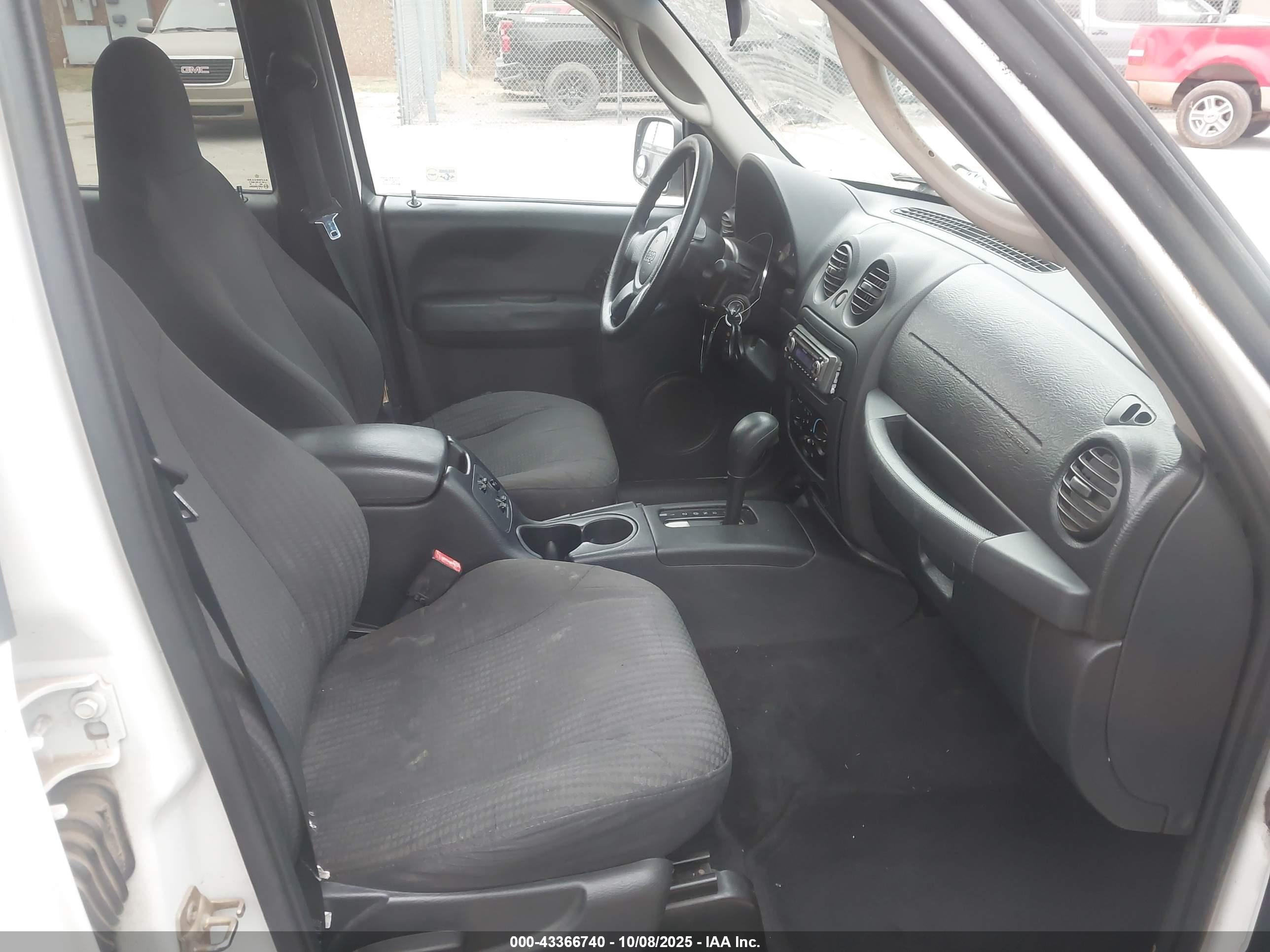 JEEP LIBERTY image 5