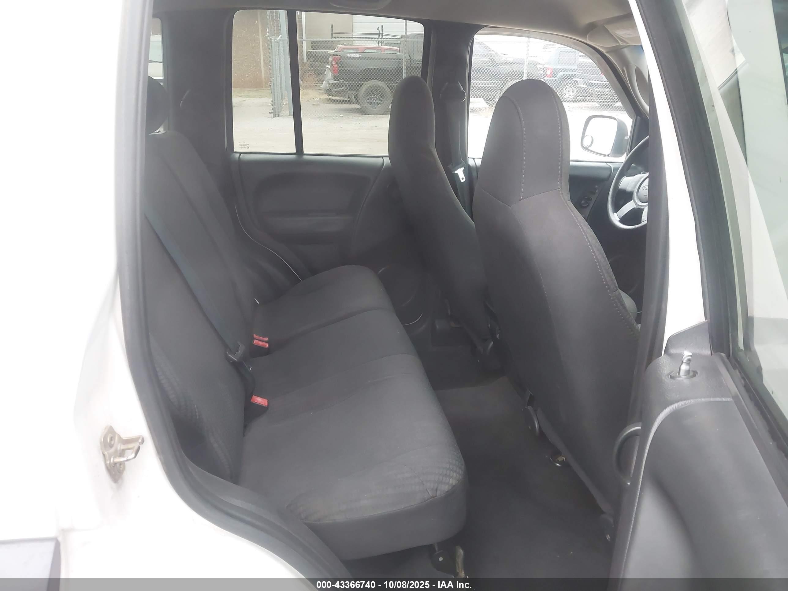 JEEP LIBERTY image 8