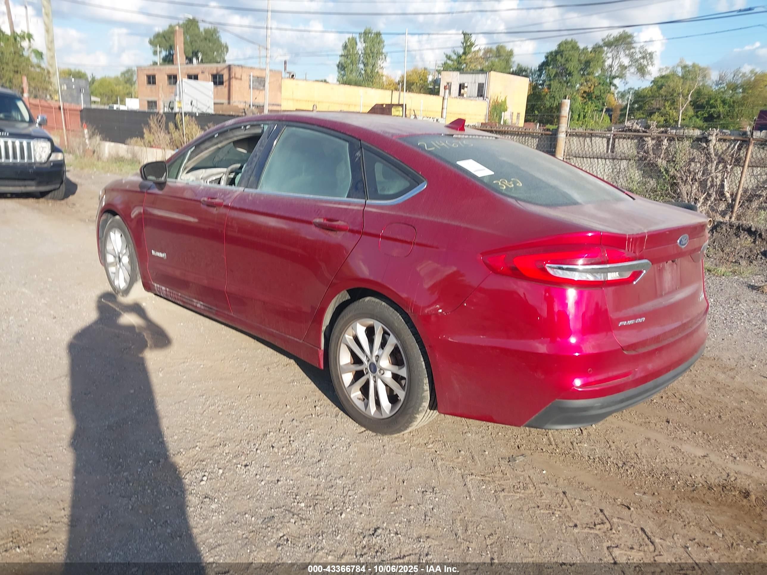 FORD FUSION image 3