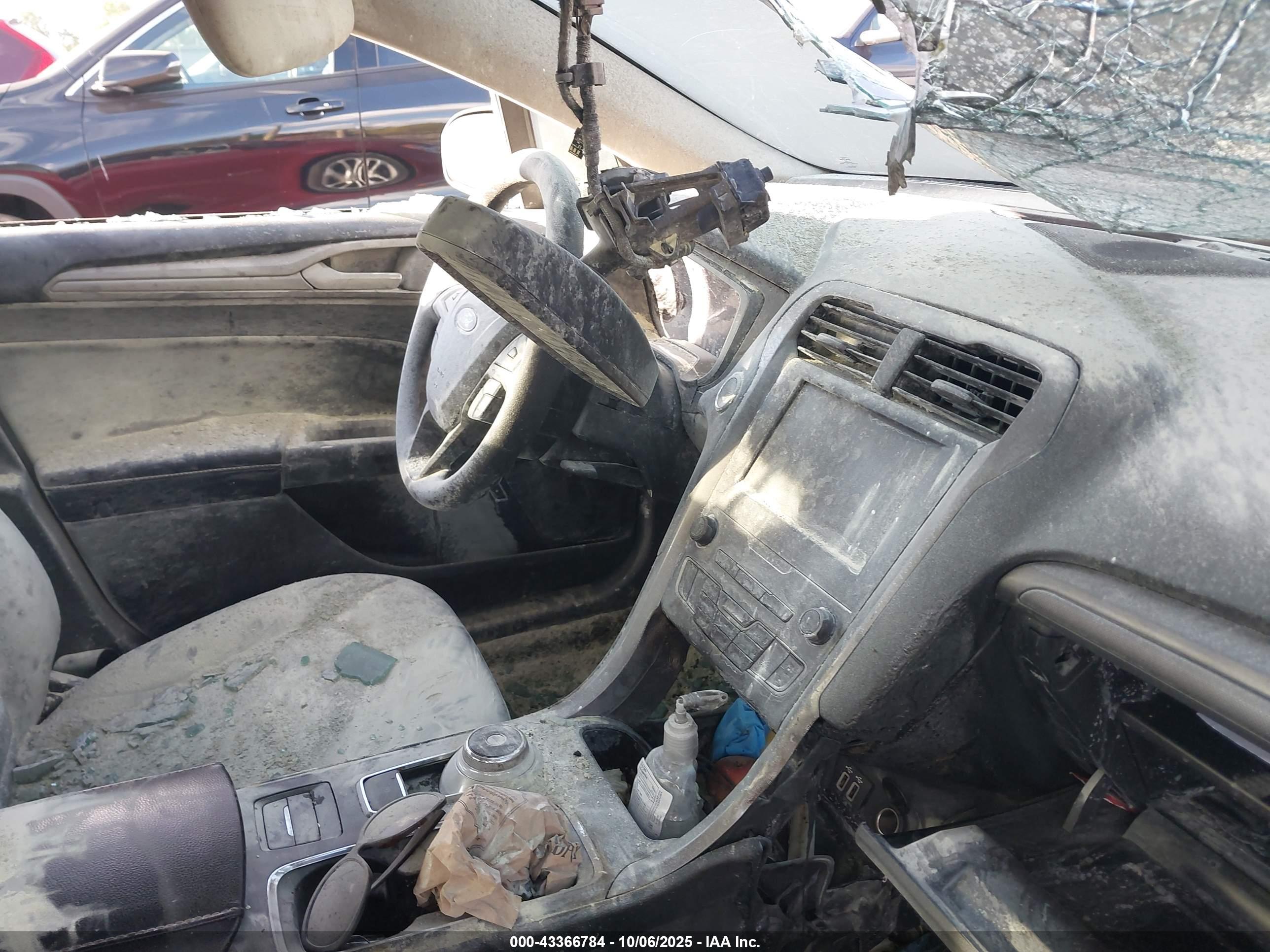 FORD FUSION image 5