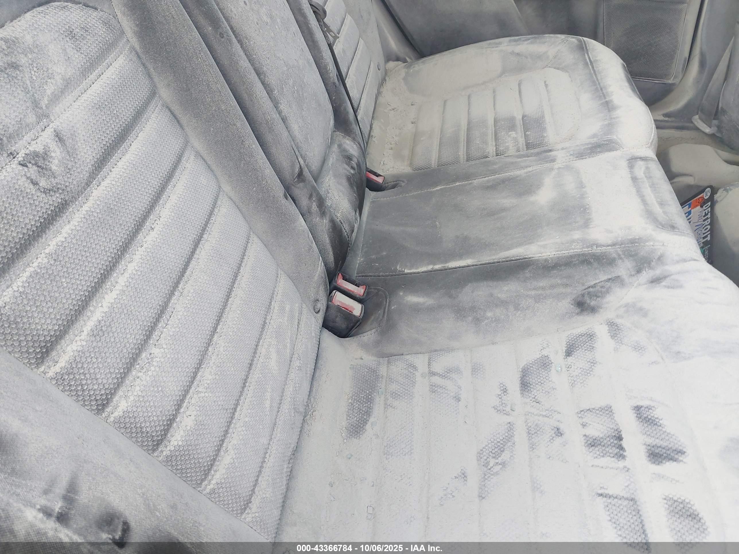 FORD FUSION image 8
