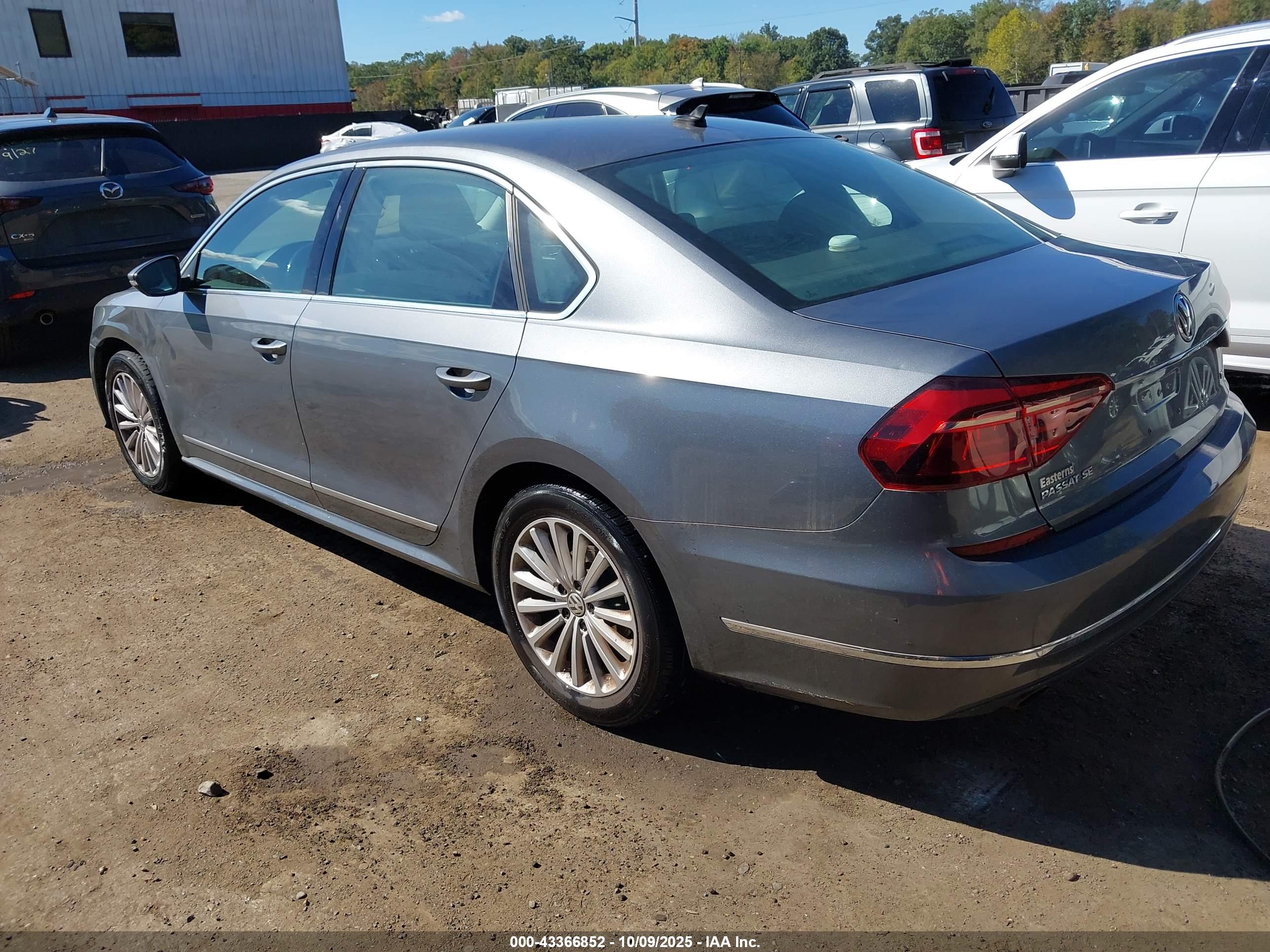 VOLKSWAGEN PASSAT image 3