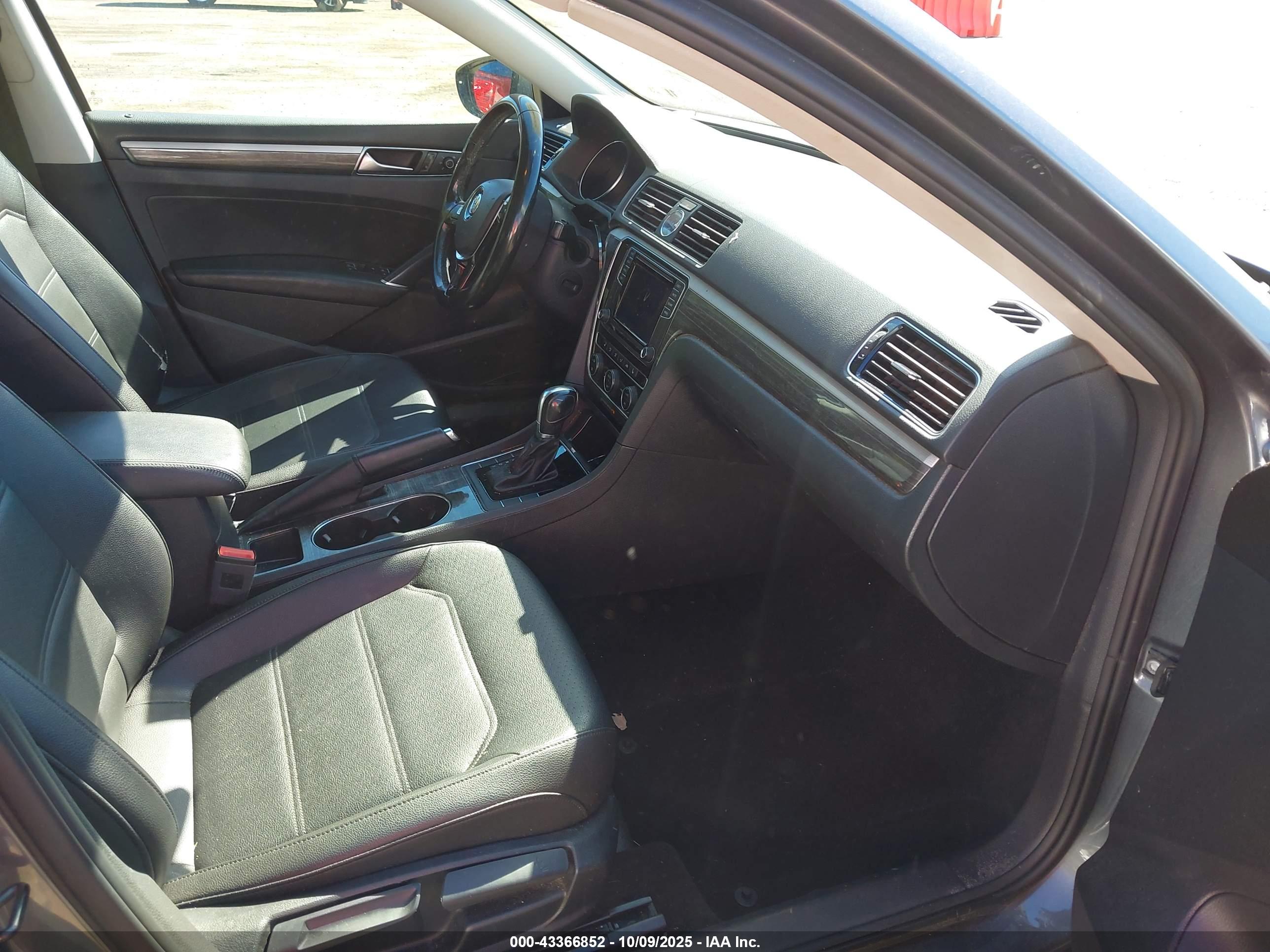 VOLKSWAGEN PASSAT image 5