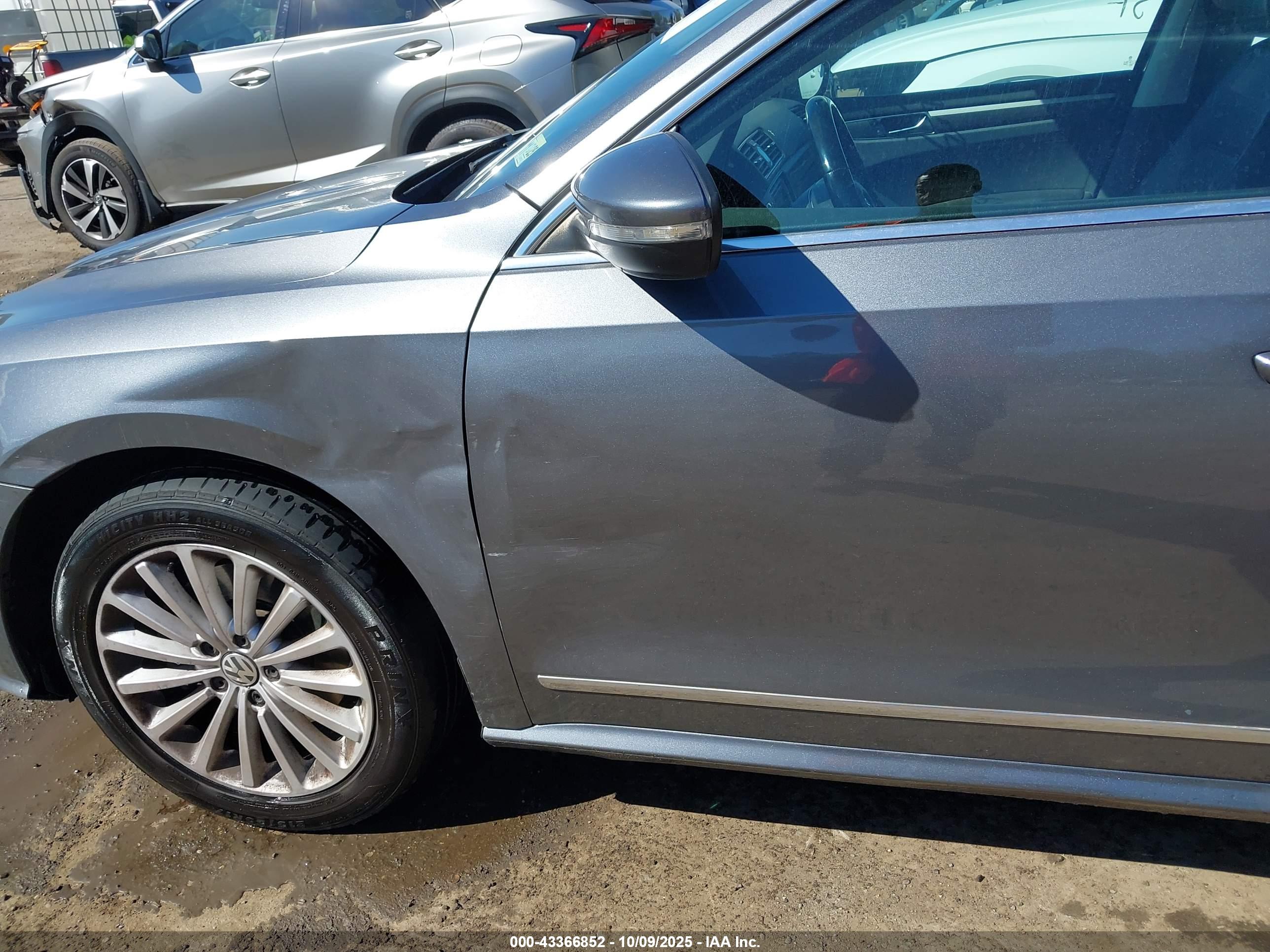 VOLKSWAGEN PASSAT image 6